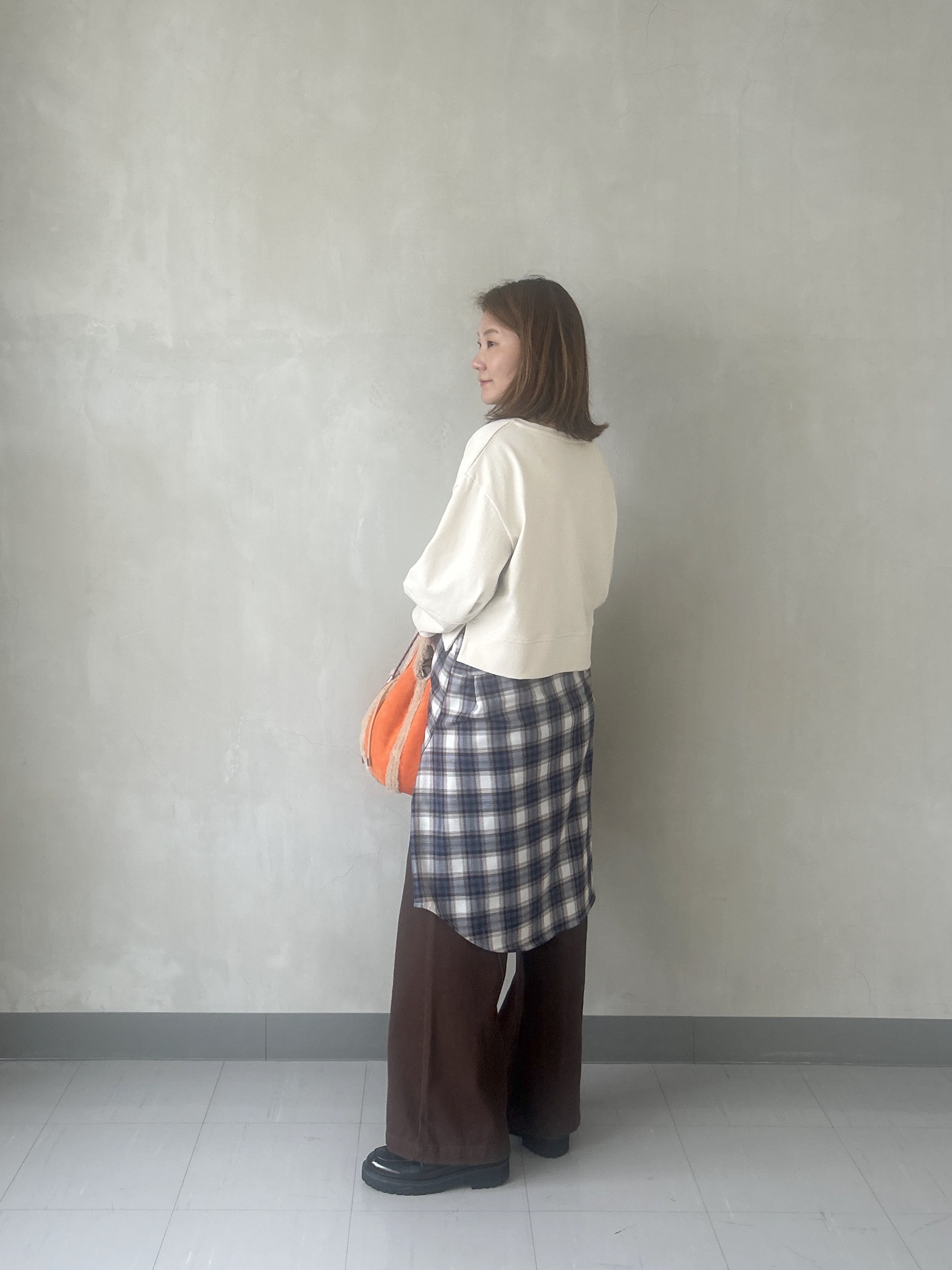 takaさんの「INDIVI｜ロングスリーブフォルムカットソー【洗える】」を使ったコーディネート
