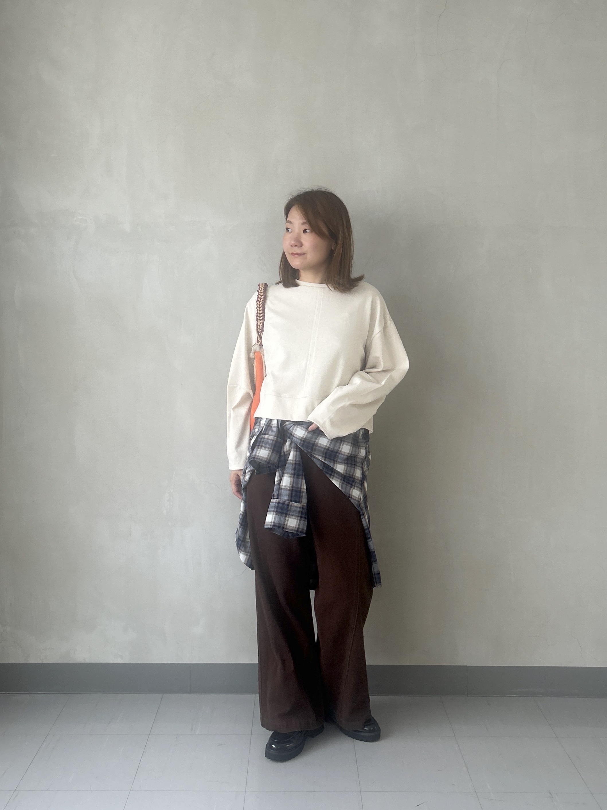 takaさんの「INDIVI｜ロングスリーブフォルムカットソー【洗える】」を使ったコーディネート