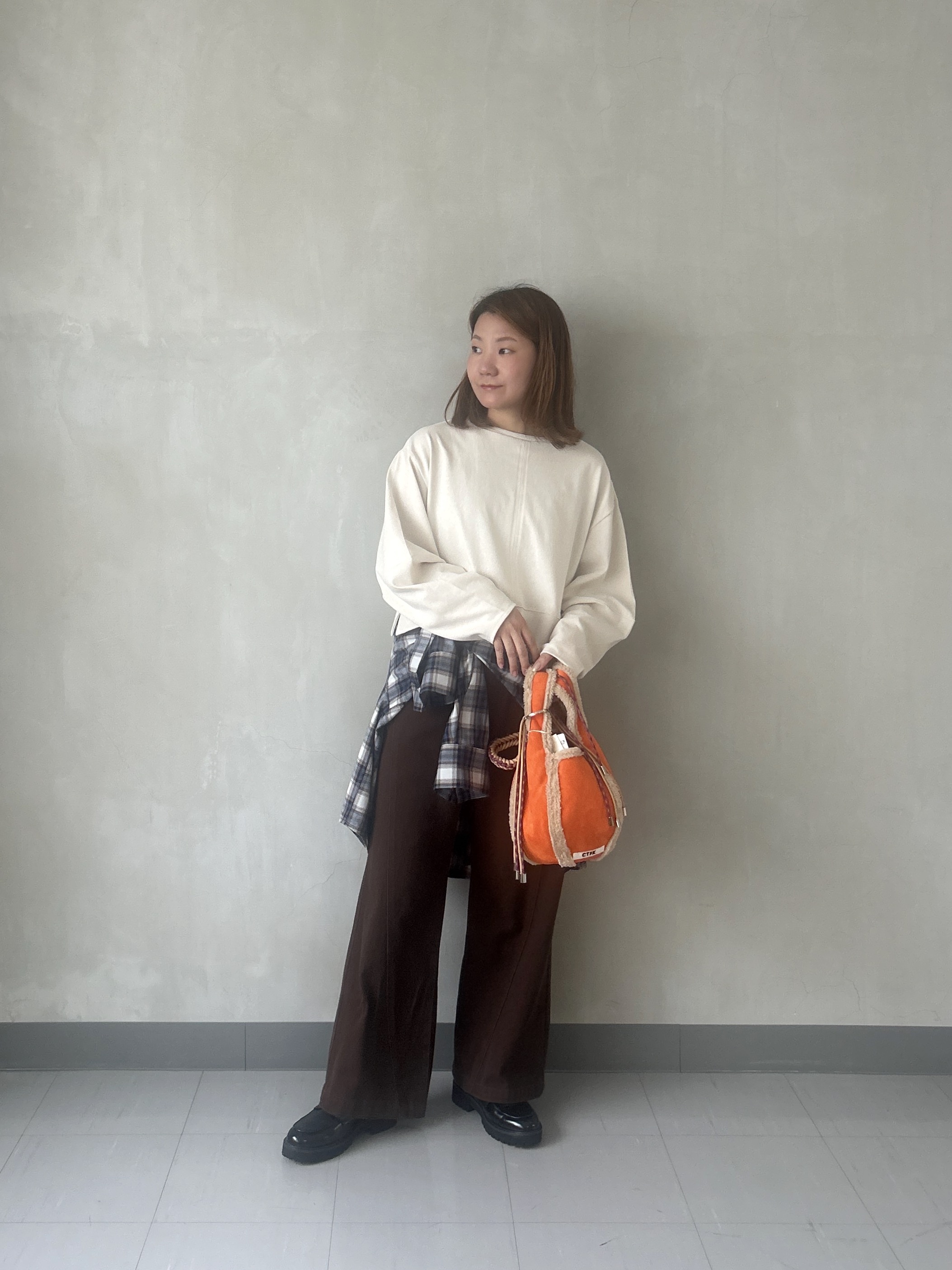 takaさんの「INDIVI｜ロングスリーブフォルムカットソー【洗える】」を使ったコーディネート