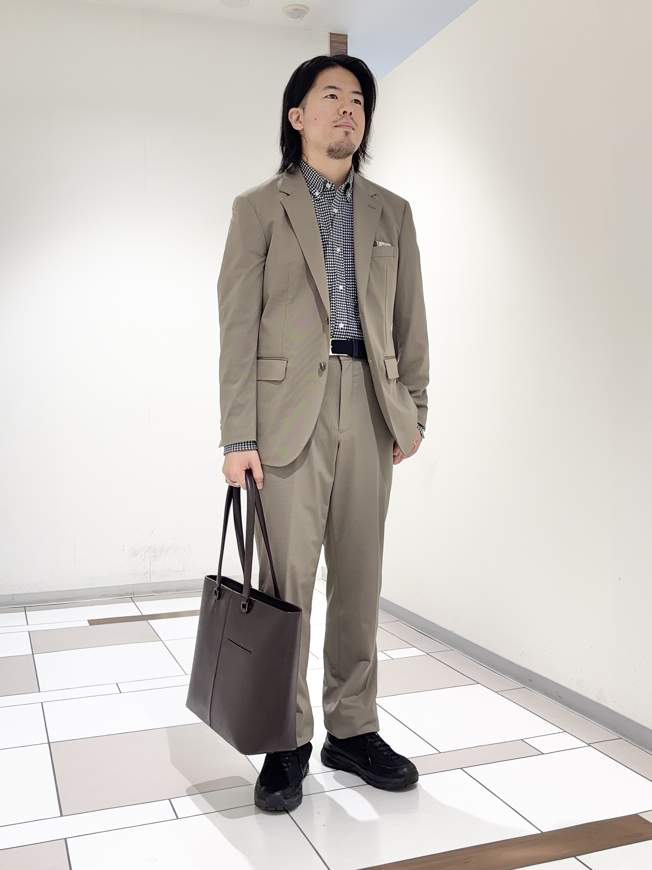 及川さんの「TAKEO KIKUCHI｜【360&deg;ストレッチ／軽量】None Of Stress ライト ジャケット（セットアップ対応）」を使ったコーディネート