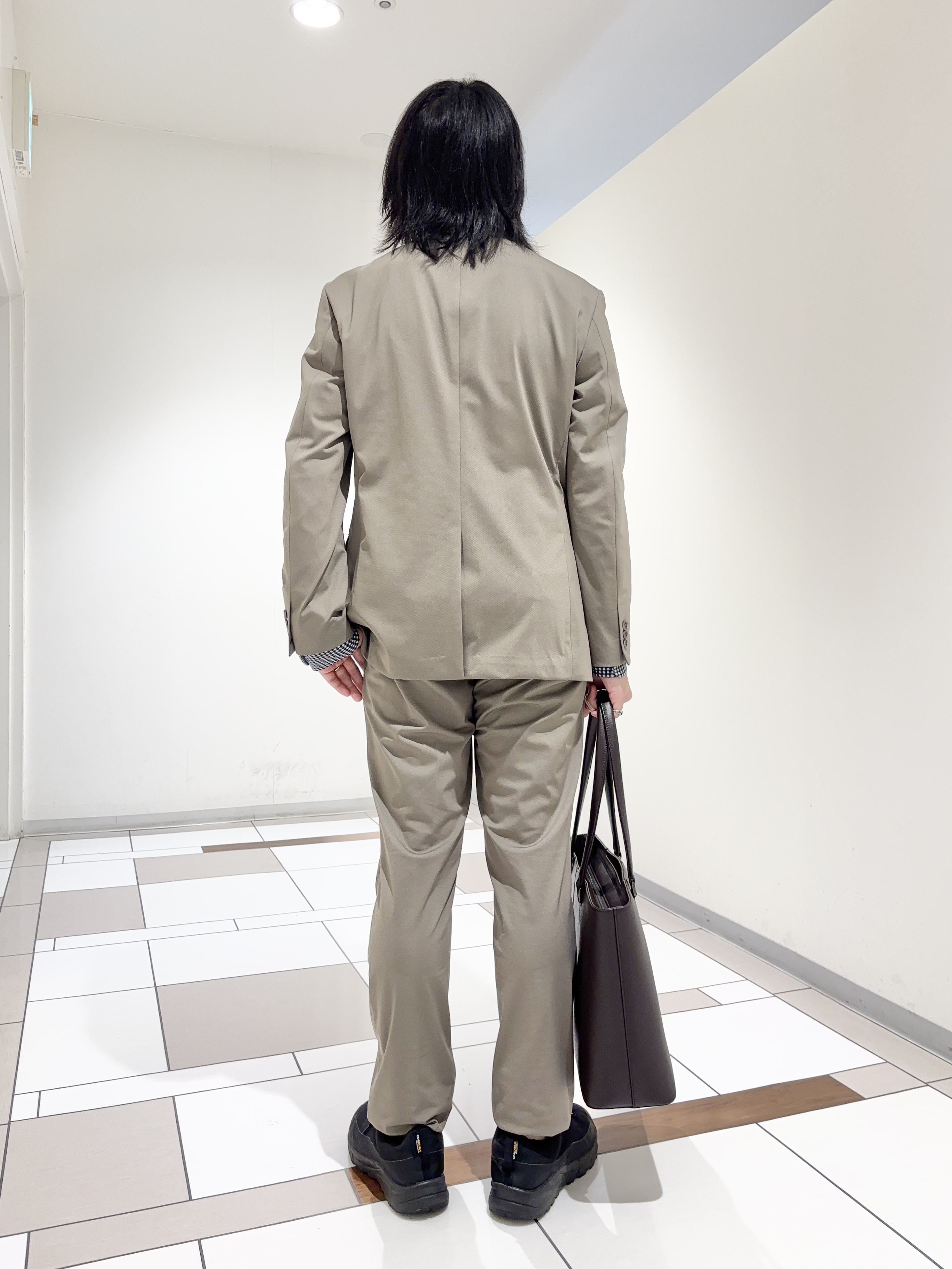 及川さんの「TAKEO KIKUCHI｜【360&deg;ストレッチ／軽量】None Of Stress ライト ジャケット（セットアップ対応）」を使ったコーディネート
