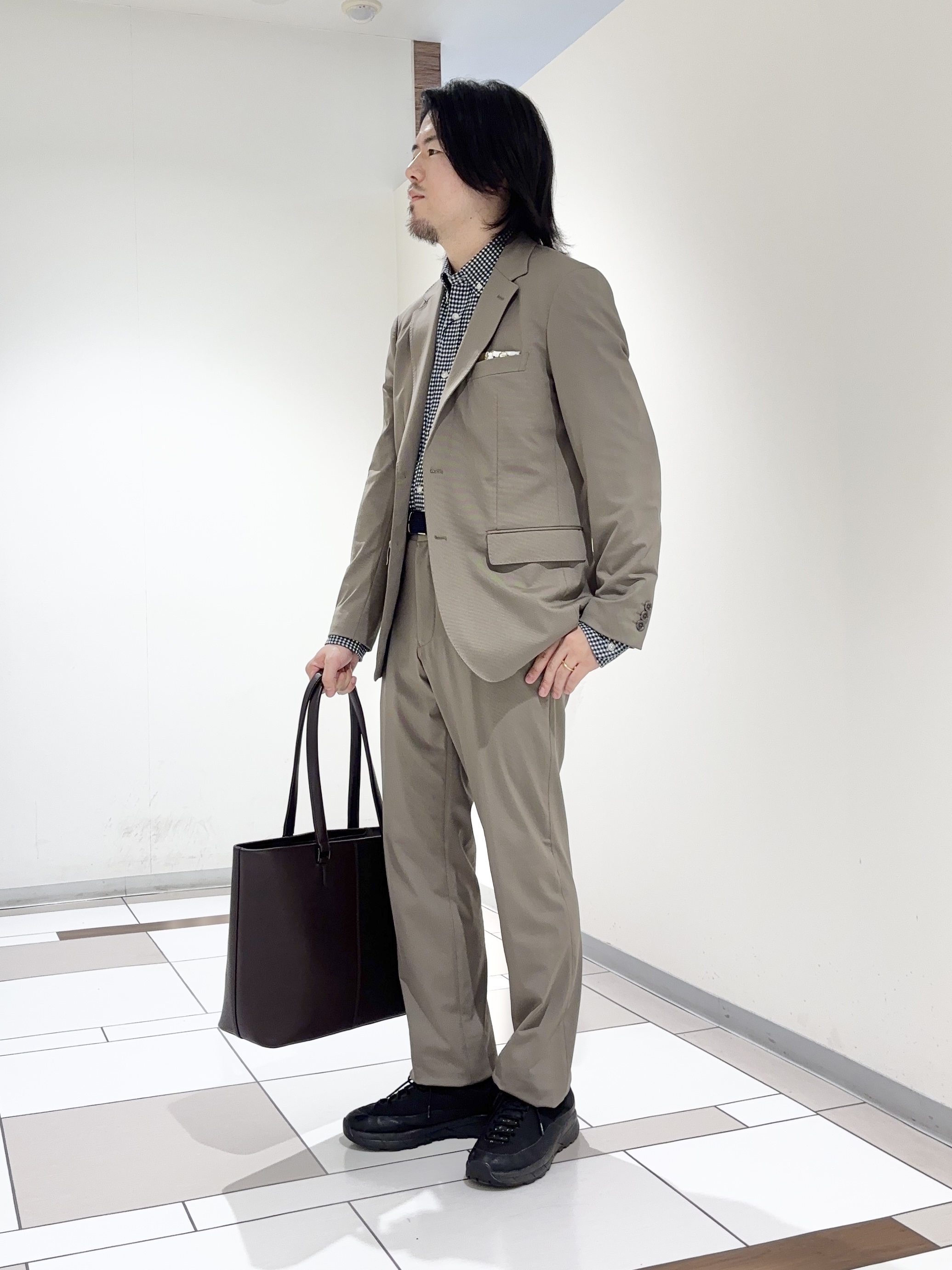 及川さんの「TAKEO KIKUCHI｜【360&deg;ストレッチ／軽量】None Of Stress ライト ジャケット（セットアップ対応）」を使ったコーディネート