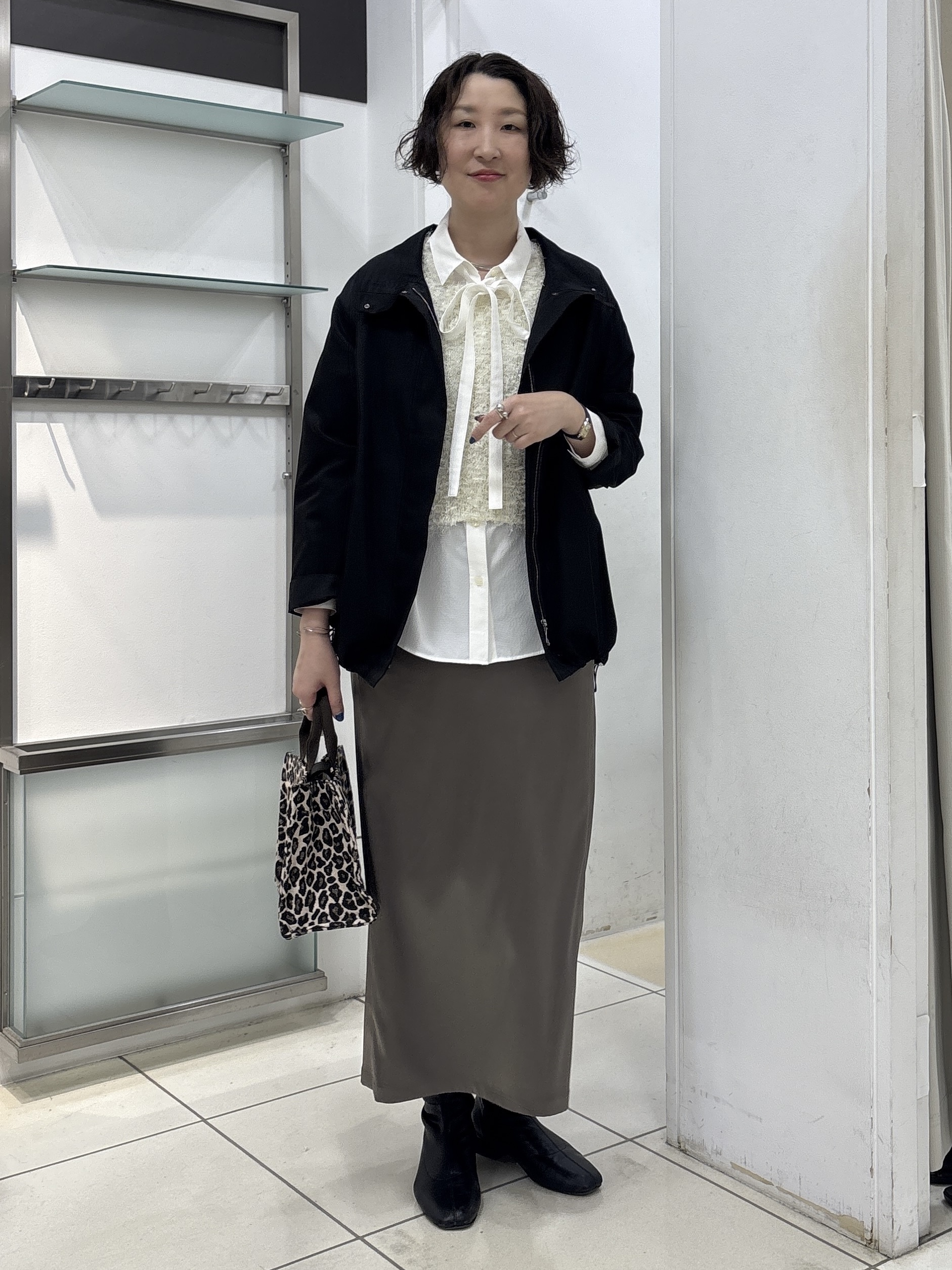 yuriさんの「INDIVI｜【吸汗速乾／ストレッチ◎】サテン素材ナロースカート」を使ったコーディネート