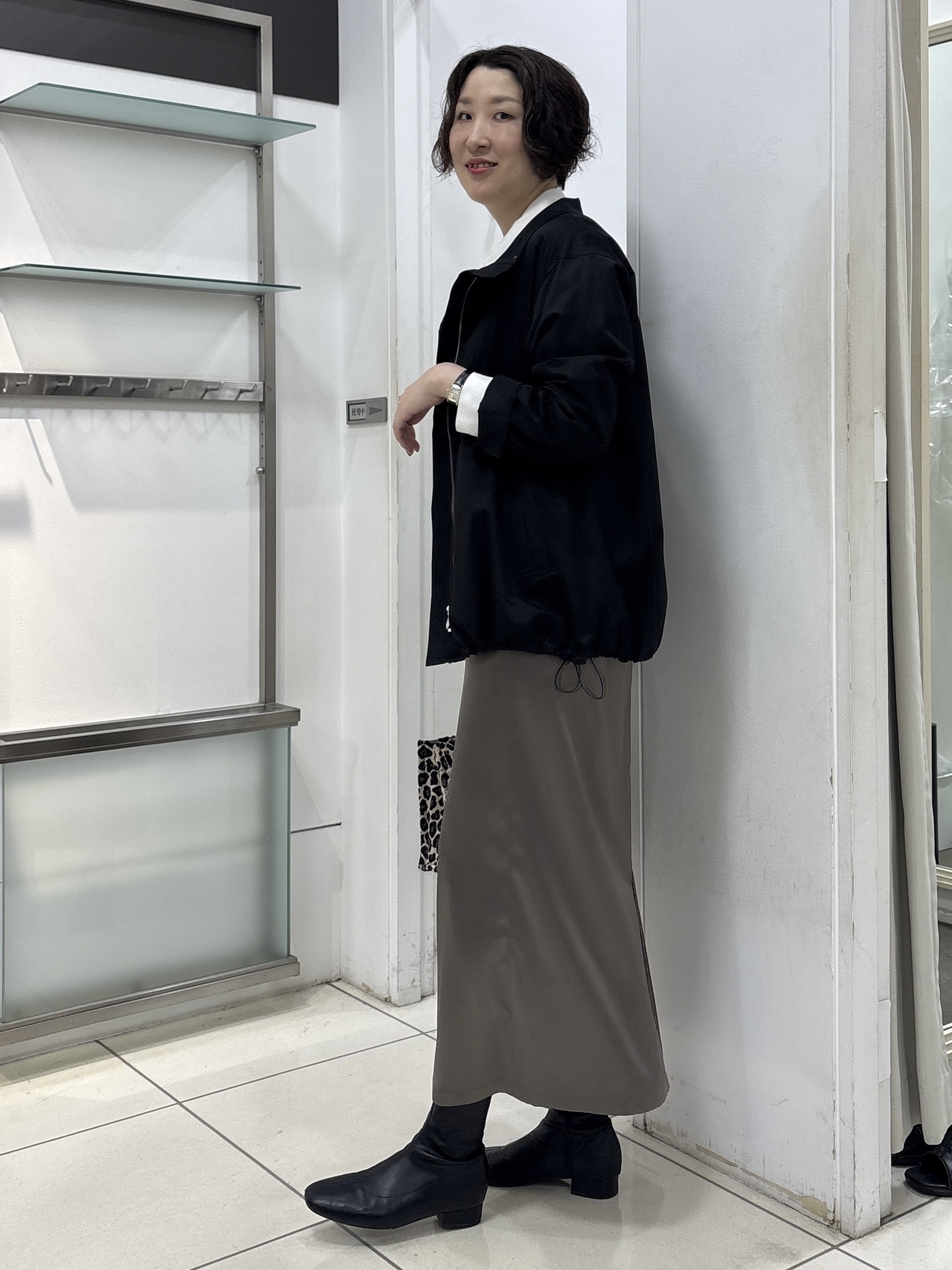 yuriさんの「INDIVI｜【吸汗速乾／ストレッチ◎】サテン素材ナロースカート」を使ったコーディネート