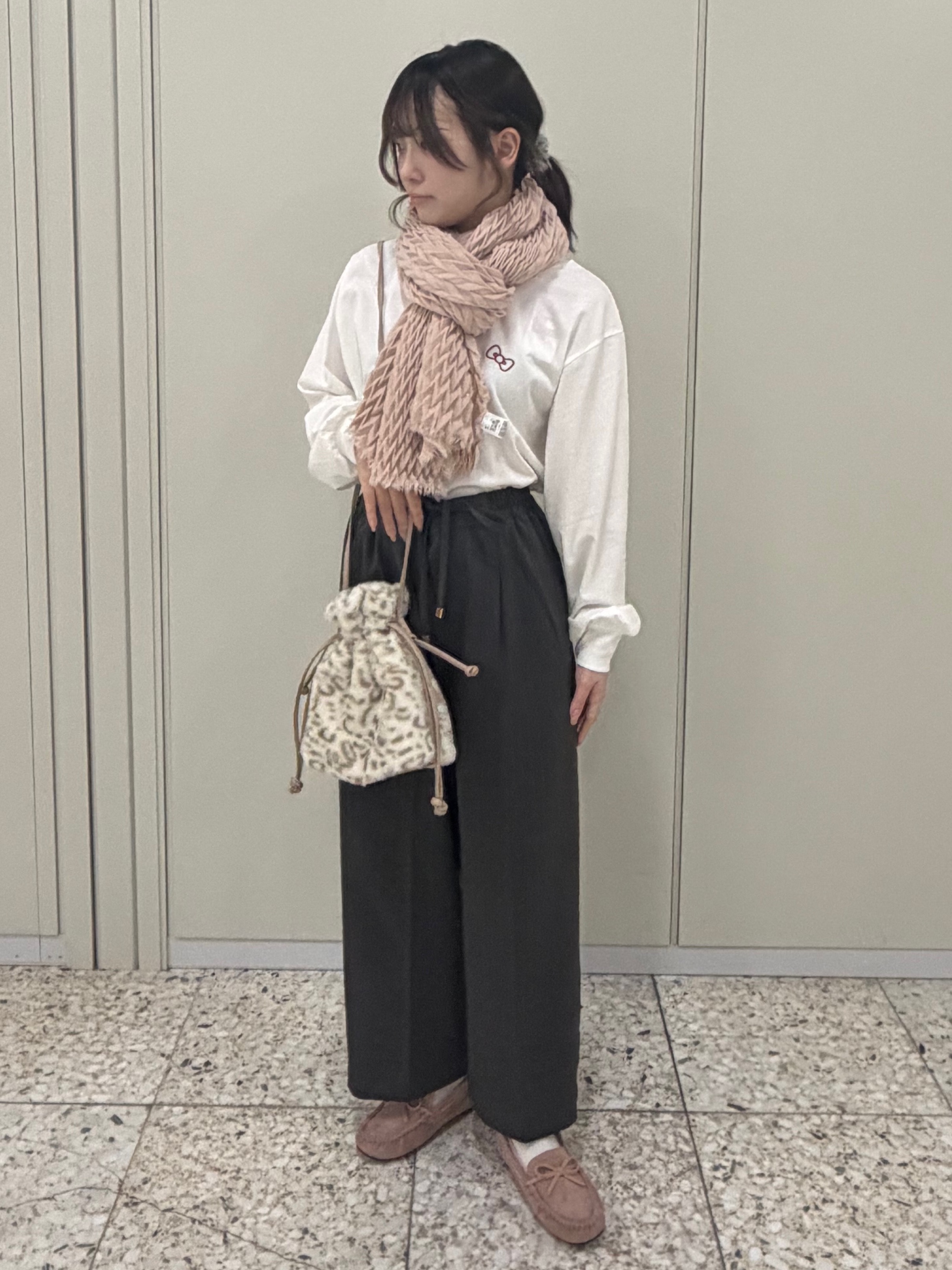ひよりん⭐️さんの「SHOO･LA･RUE｜【HELLO KITTYコラボ】刺繍ロンT」を使ったコーディネート