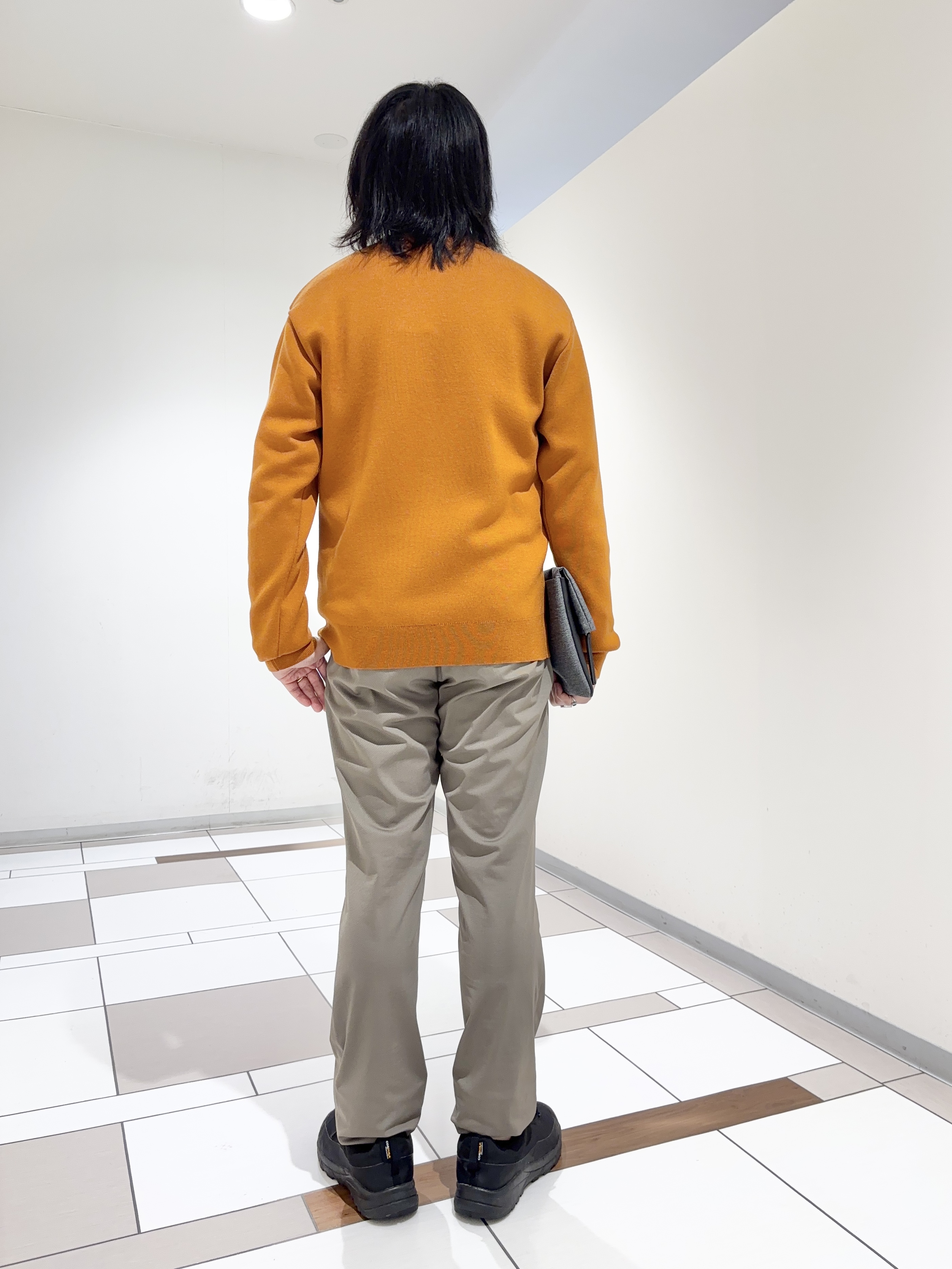 及川さんの「TAKEO KIKUCHI｜【BOWLER HAT LABEL】日本製クルーネックカーディガン」を使ったコーディネート