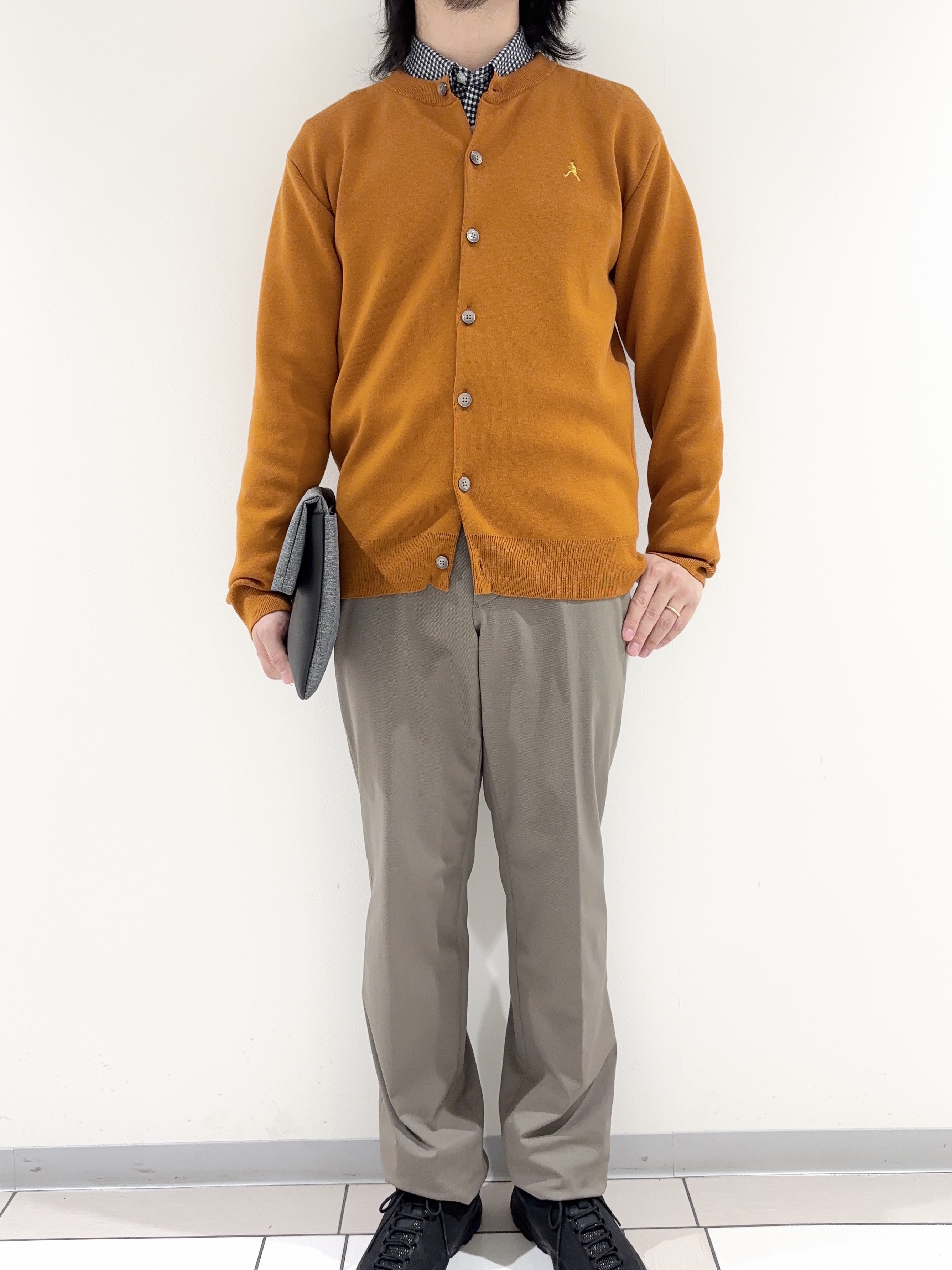 及川さんの「TAKEO KIKUCHI｜【BOWLER HAT LABEL】日本製クルーネックカーディガン」を使ったコーディネート