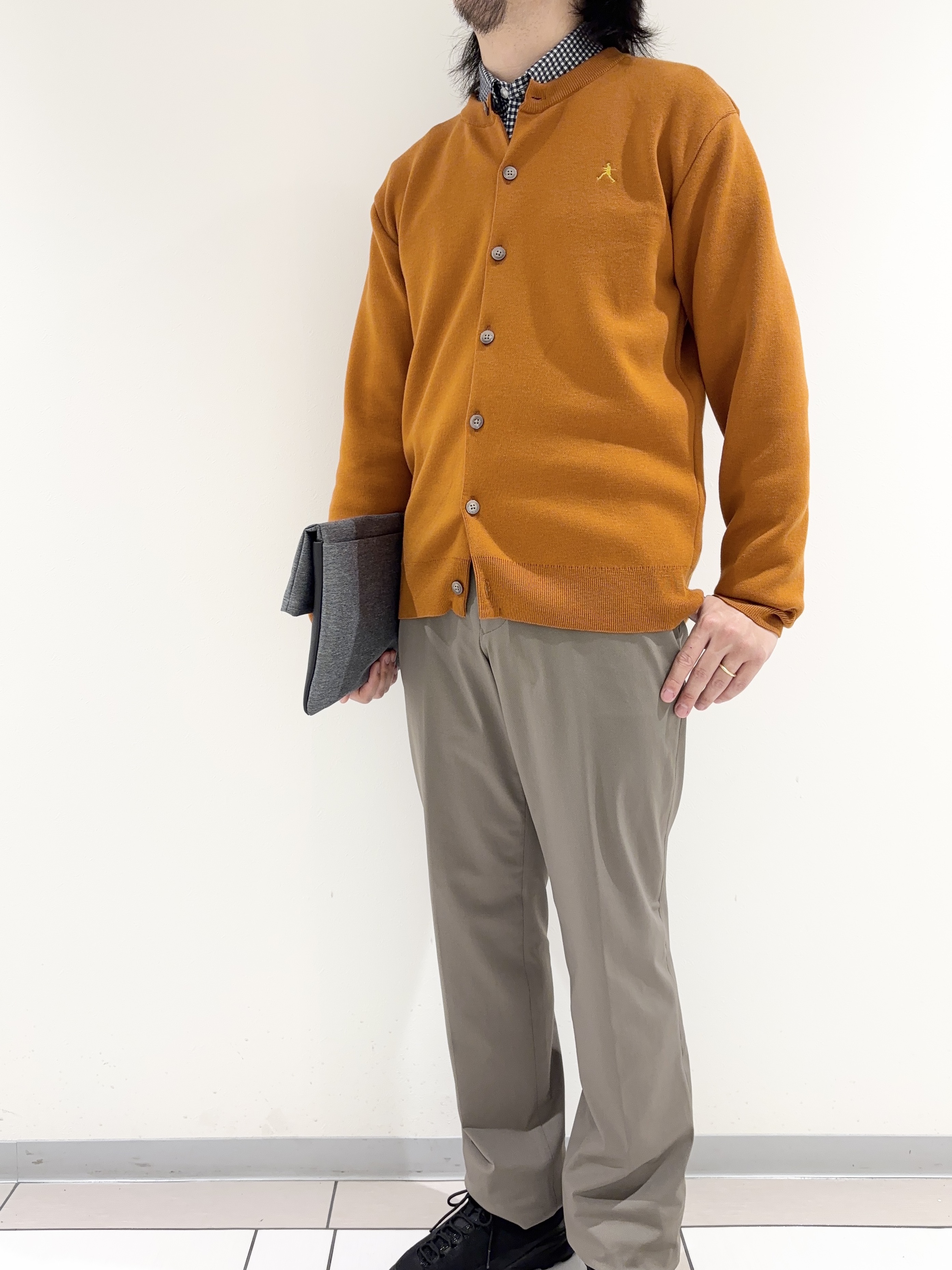 及川さんの「TAKEO KIKUCHI｜【BOWLER HAT LABEL】日本製クルーネックカーディガン」を使ったコーディネート