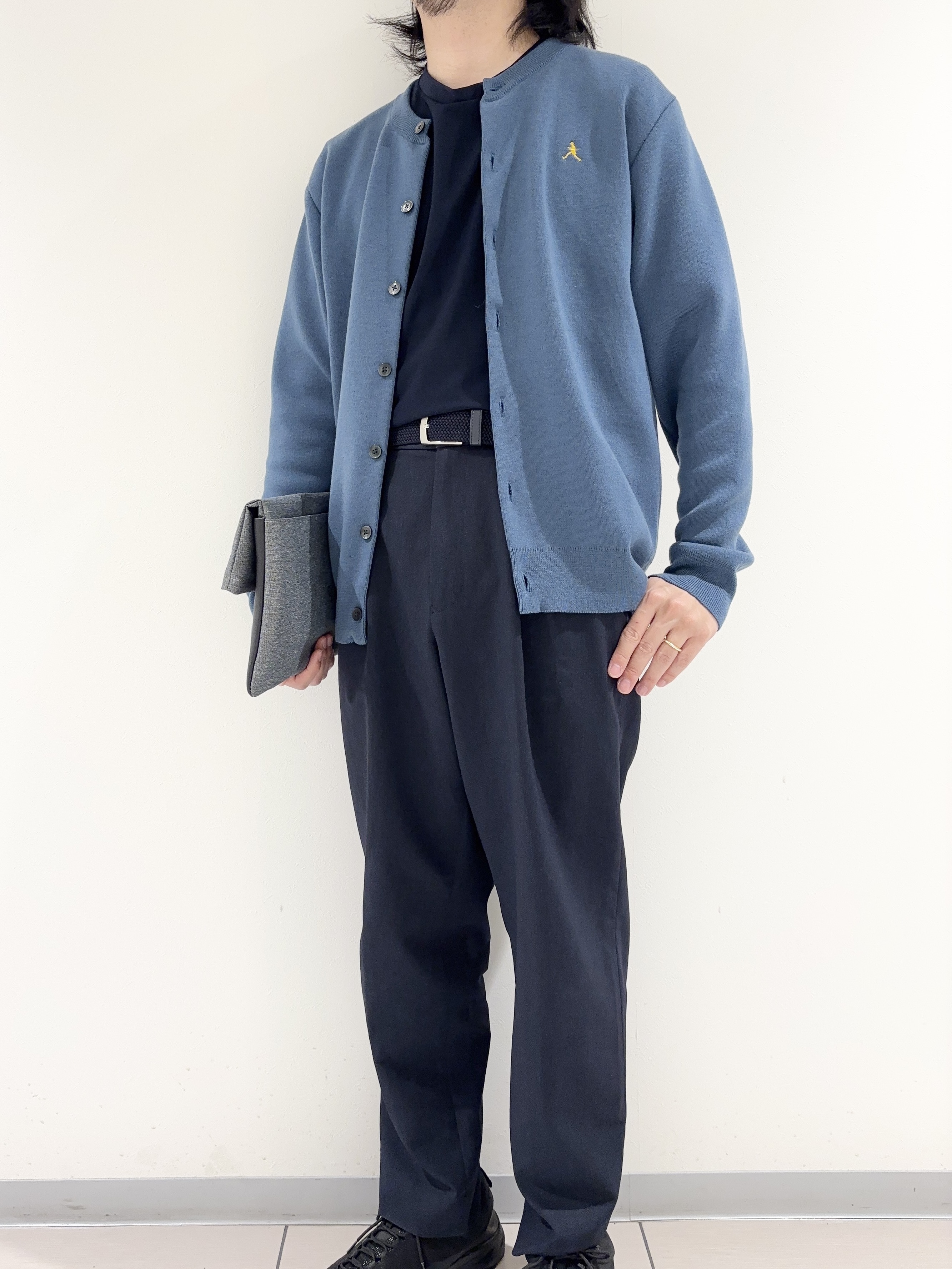 及川さんの「TAKEO KIKUCHI｜【BOWLER HAT LABEL】日本製クルーネックカーディガン」を使ったコーディネート