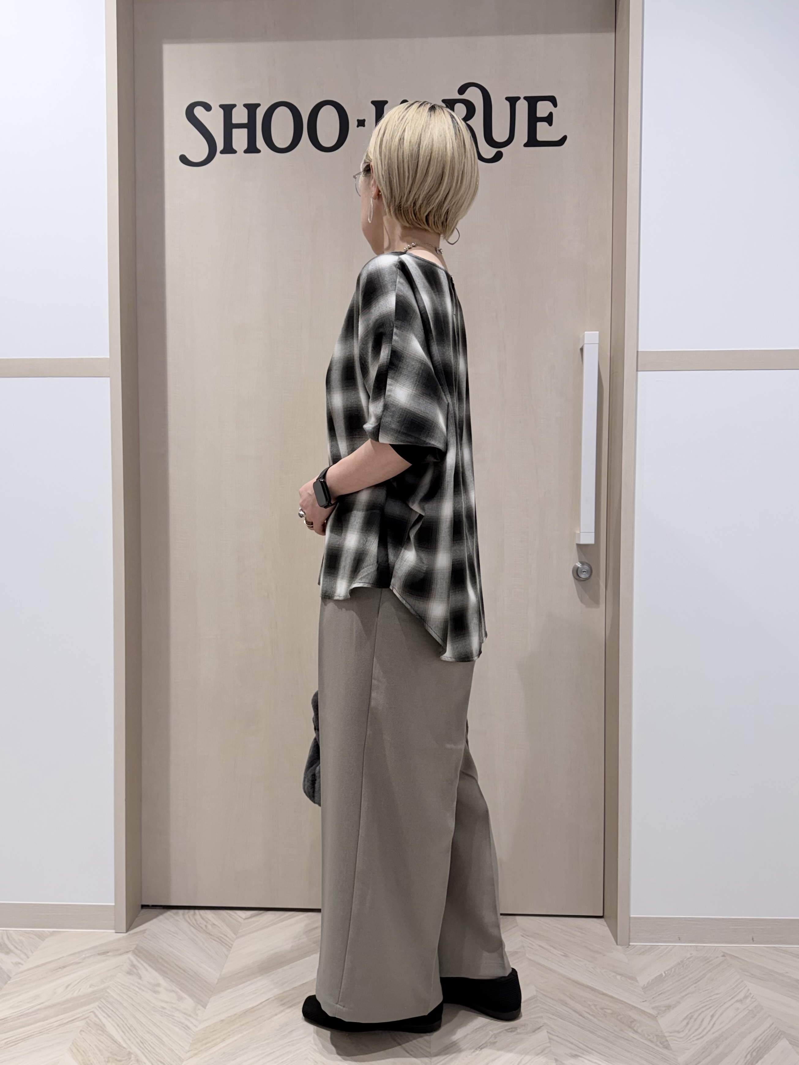 chieさんの「SHOO･LA･RUE｜【着丈選べる/洗濯後しわになりにくい】インせず着られる ドルマンブラウス」を使ったコーディネート