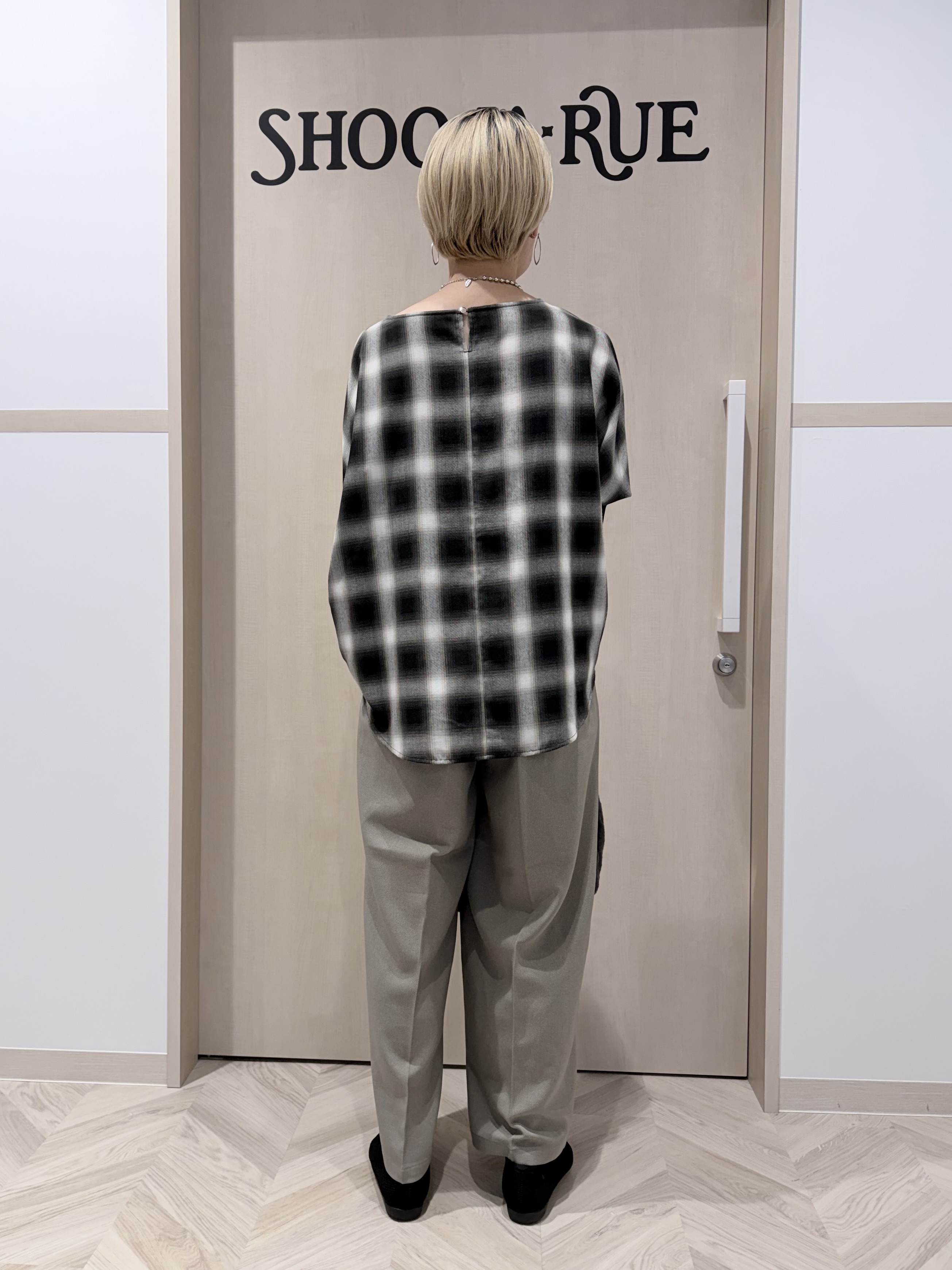 chieさんの「SHOO･LA･RUE｜【着丈選べる/洗濯後しわになりにくい】インせず着られる ドルマンブラウス」を使ったコーディネート