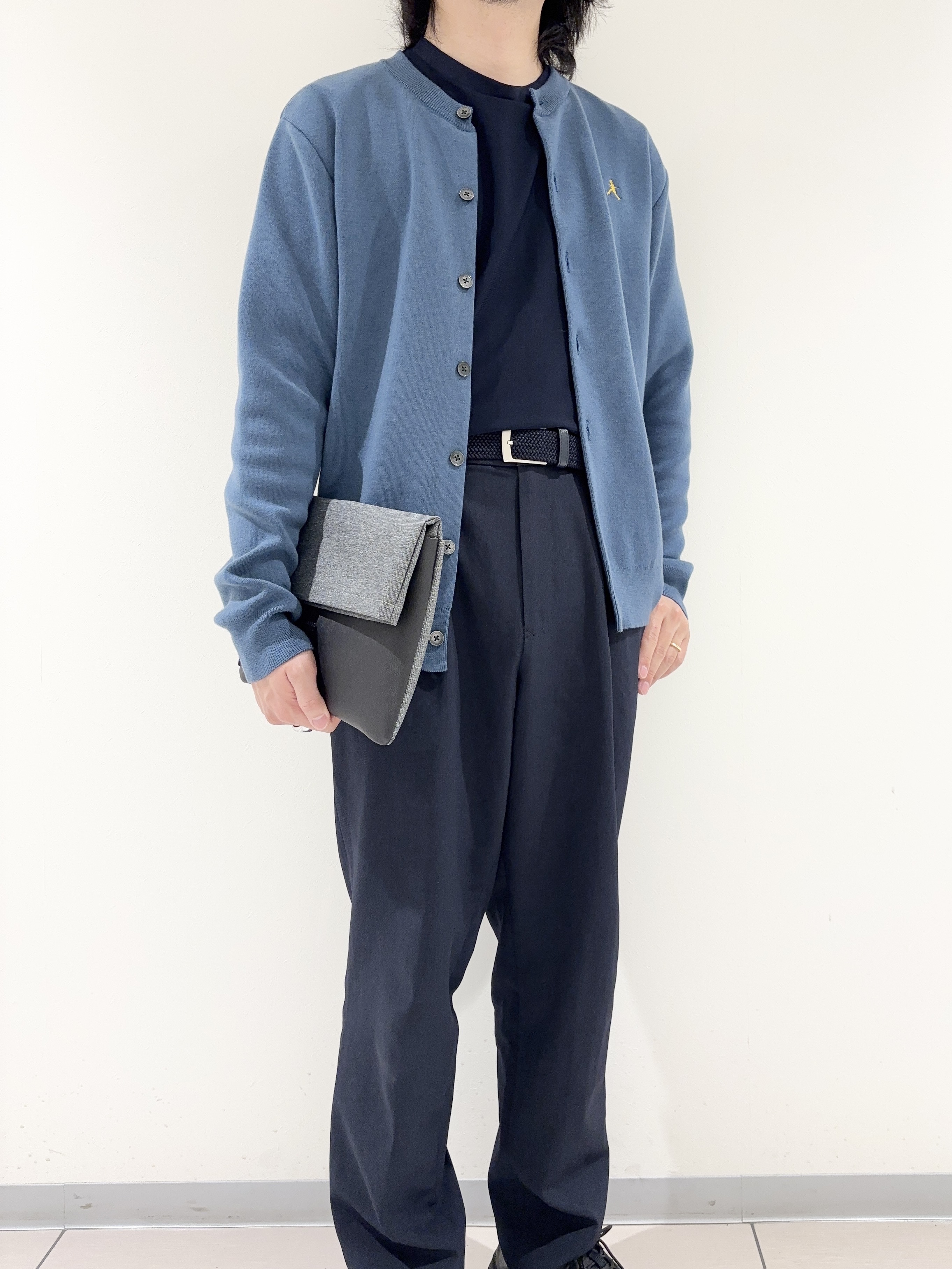 及川さんの「TAKEO KIKUCHI｜【BOWLER HAT LABEL】日本製クルーネックカーディガン」を使ったコーディネート
