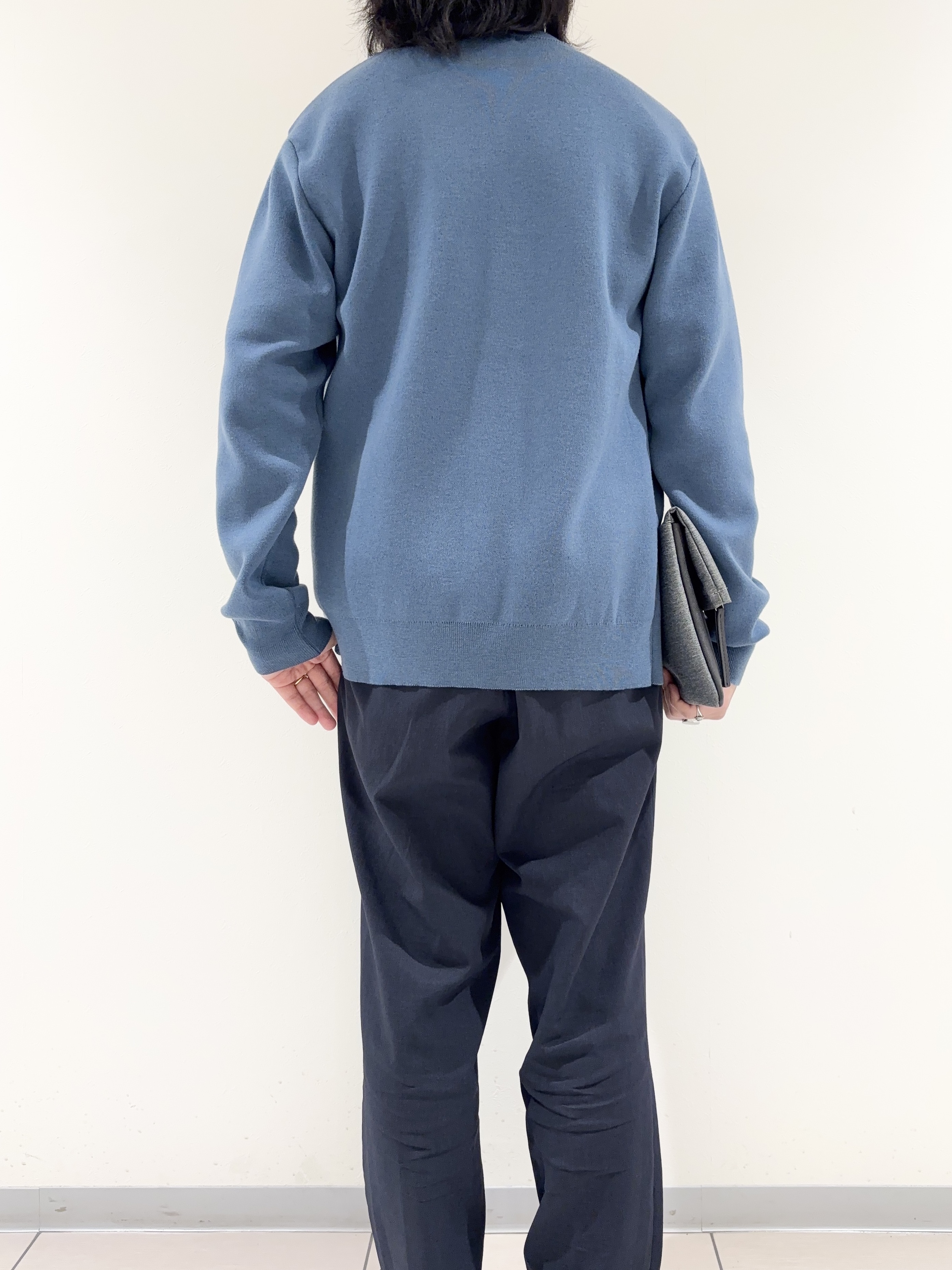 及川さんの「TAKEO KIKUCHI｜【BOWLER HAT LABEL】日本製クルーネックカーディガン」を使ったコーディネート