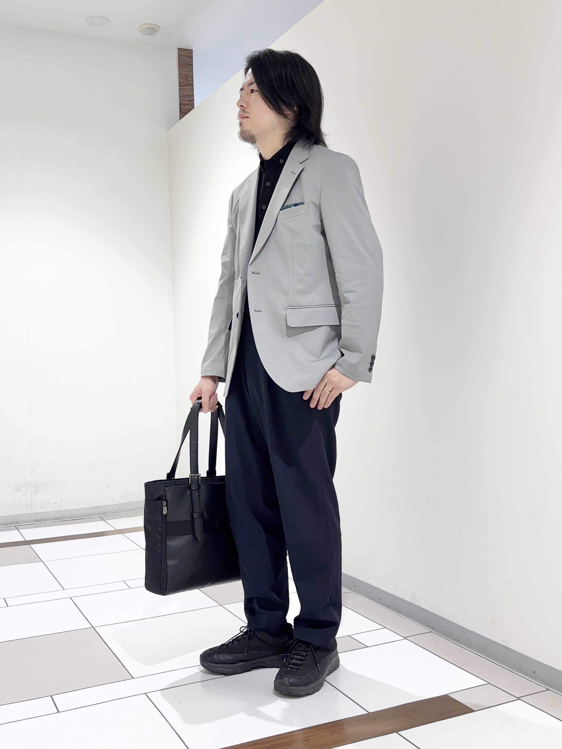 及川さんの「TAKEO KIKUCHI｜【360&deg;ストレッチ／軽量】None Of Stress ライト ジャケット（セットアップ対応）」を使ったコーディネート