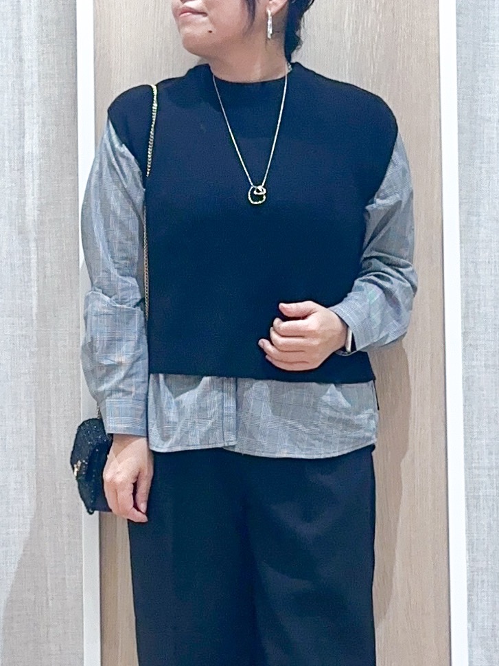 naoさんの「grove｜【2点セット/時短・着回し】ニットベスト&times;シャツ」を使ったコーディネート