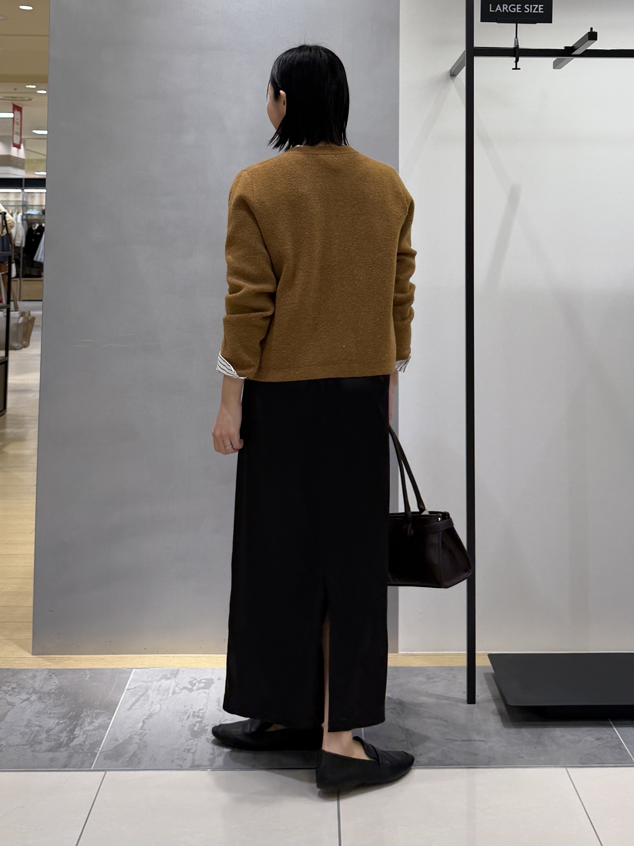 shihoさんの「INDIVI｜【軽やか】ブークレニットジャケット」を使ったコーディネート