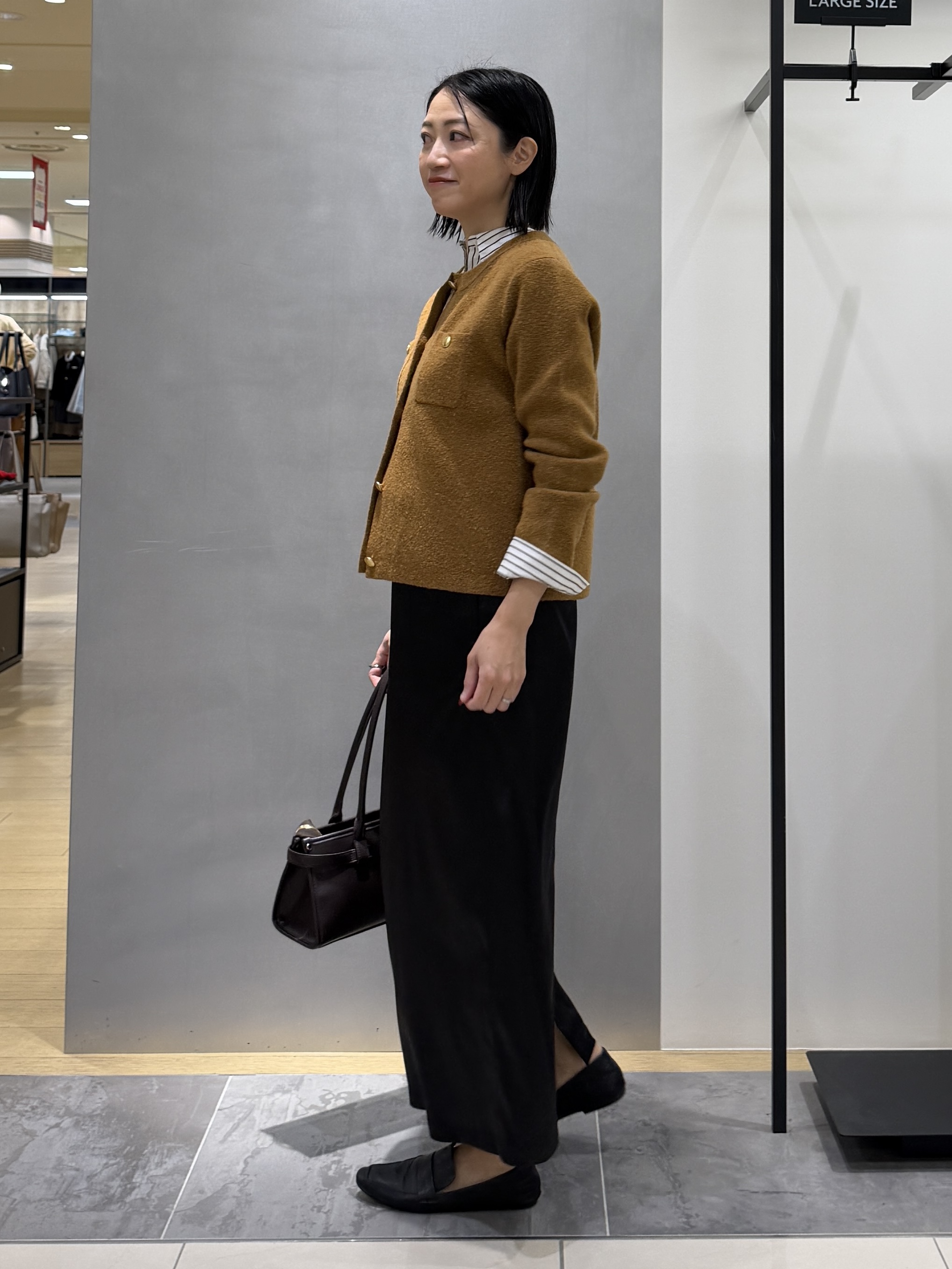 shihoさんの「INDIVI｜【軽やか】ブークレニットジャケット」を使ったコーディネート