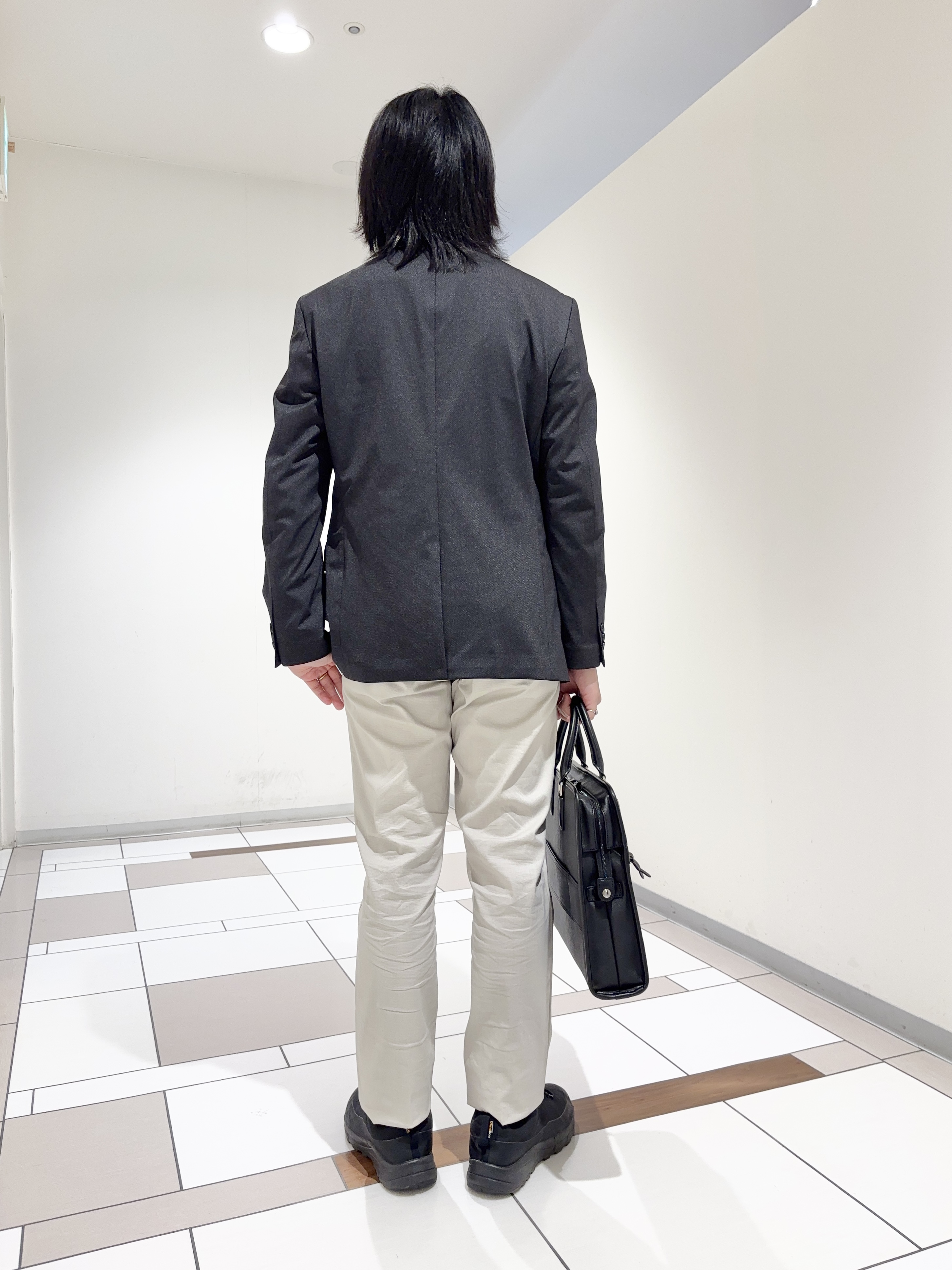 及川さんの「TAKEO KIKUCHI｜【360&deg;ストレッチ／軽量】None Of Stress ライト ジャケット（セットアップ対応）」を使ったコーディネート