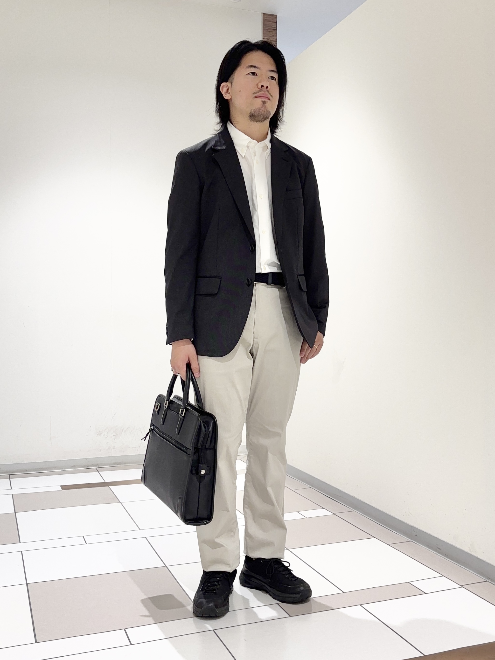 及川さんの「TAKEO KIKUCHI｜【360&deg;ストレッチ／軽量】None Of Stress ライト ジャケット（セットアップ対応）」を使ったコーディネート