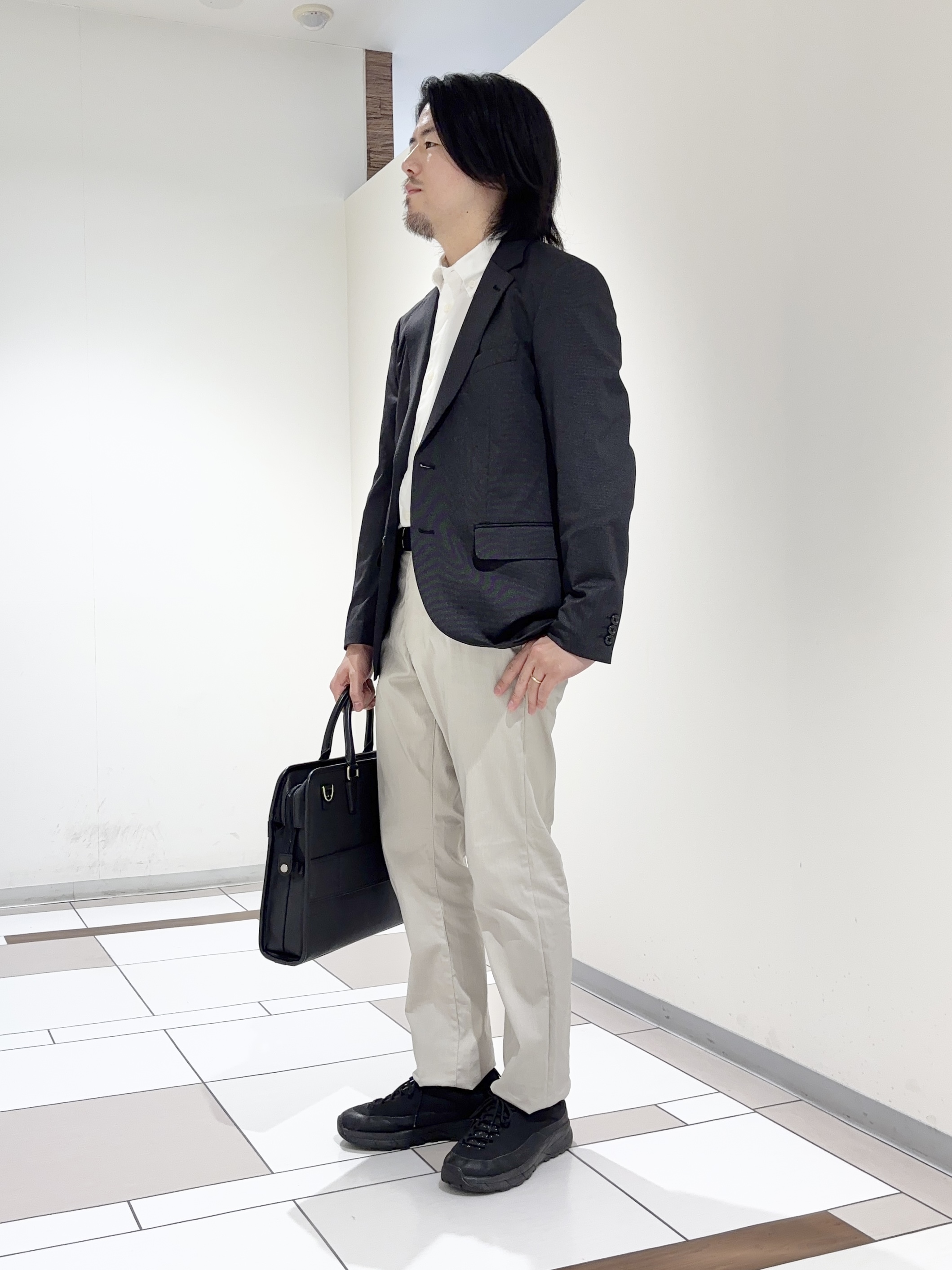 及川さんの「TAKEO KIKUCHI｜【360&deg;ストレッチ／軽量】None Of Stress ライト ジャケット（セットアップ対応）」を使ったコーディネート