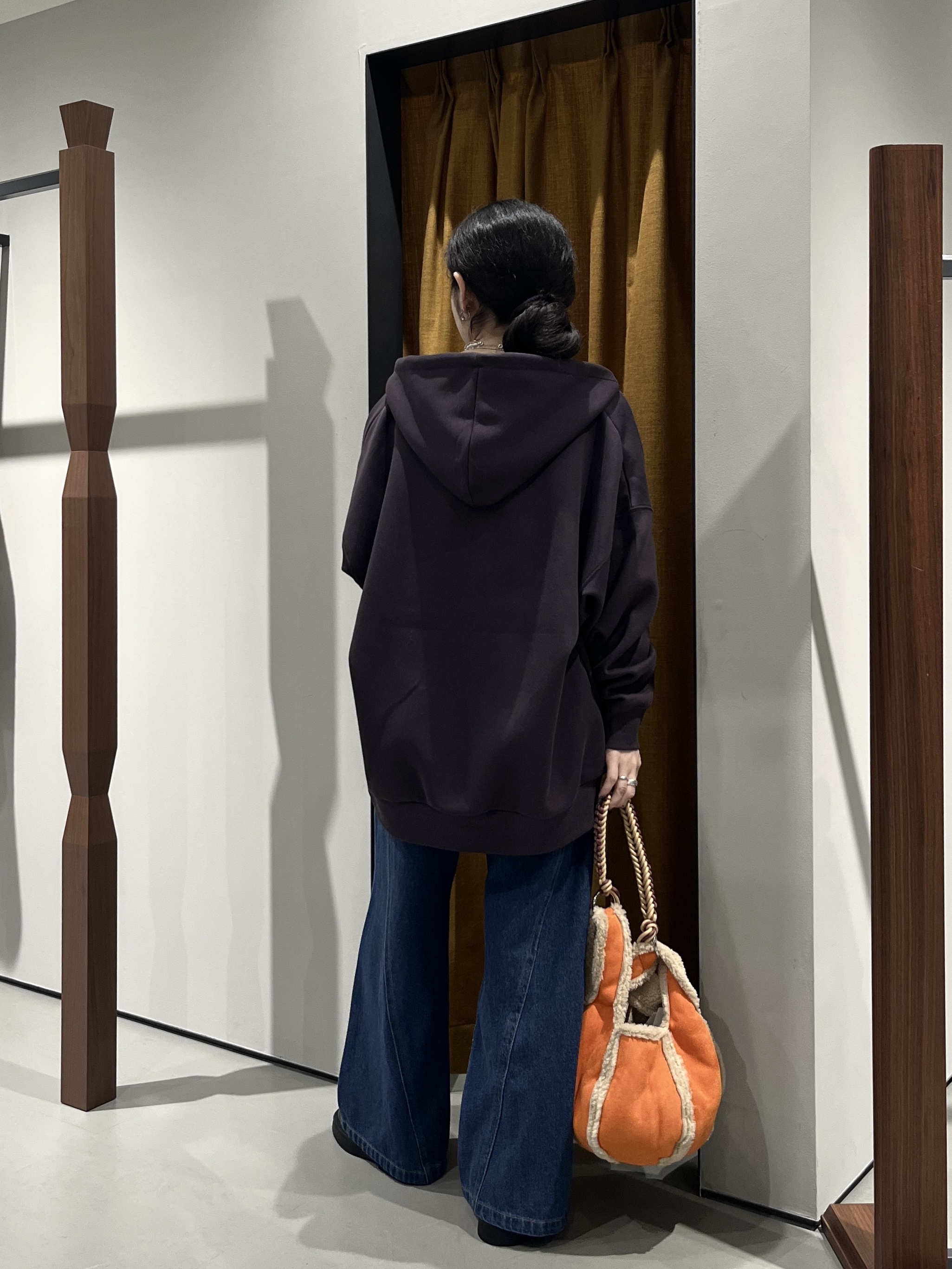 Uminoさんの「INDIVI｜ダンボールパーカー」を使ったコーディネート