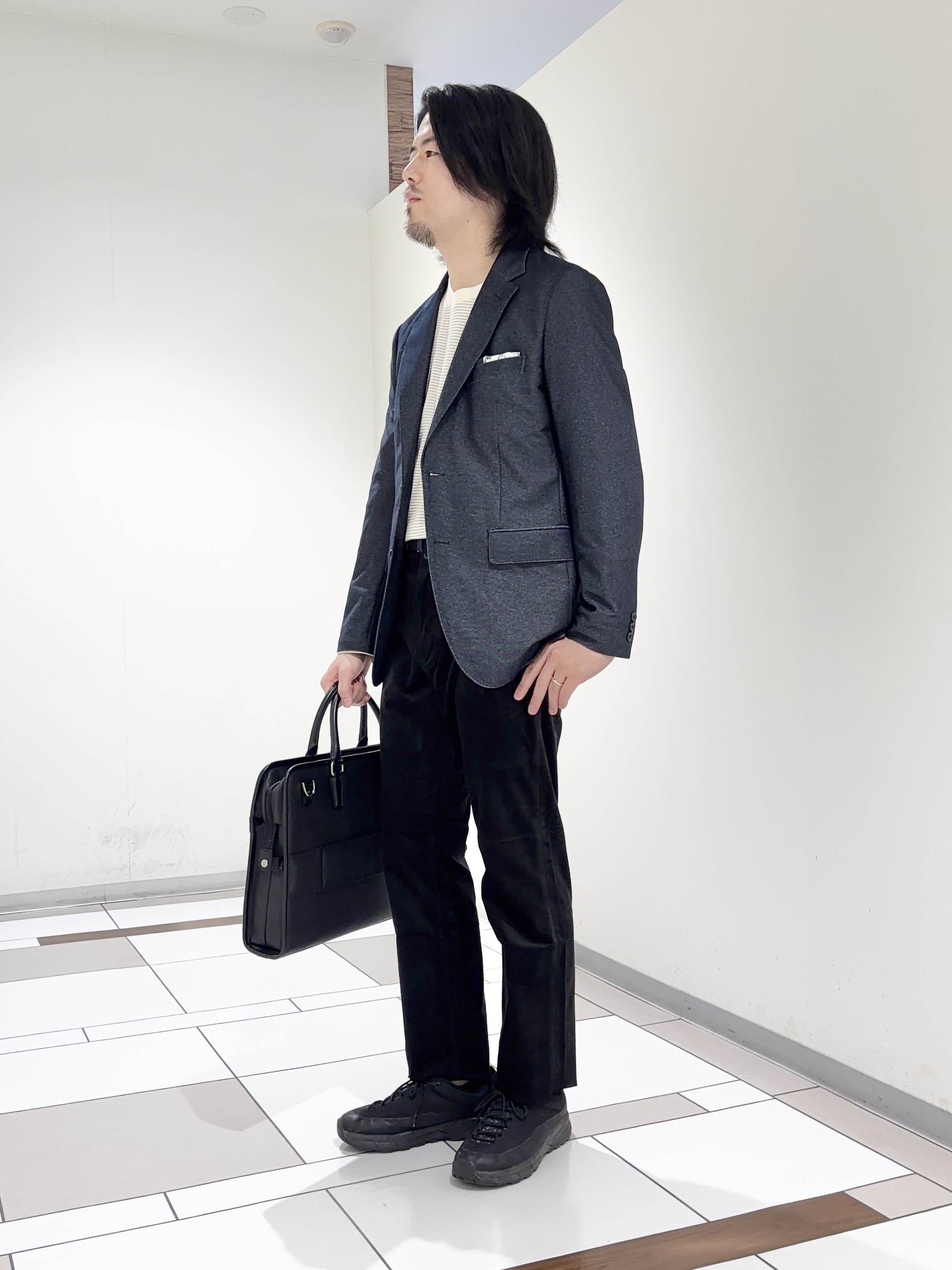 及川さんの「TAKEO KIKUCHI｜【360&deg;ストレッチ】デニムライクジャージ ジャケット」を使ったコーディネート