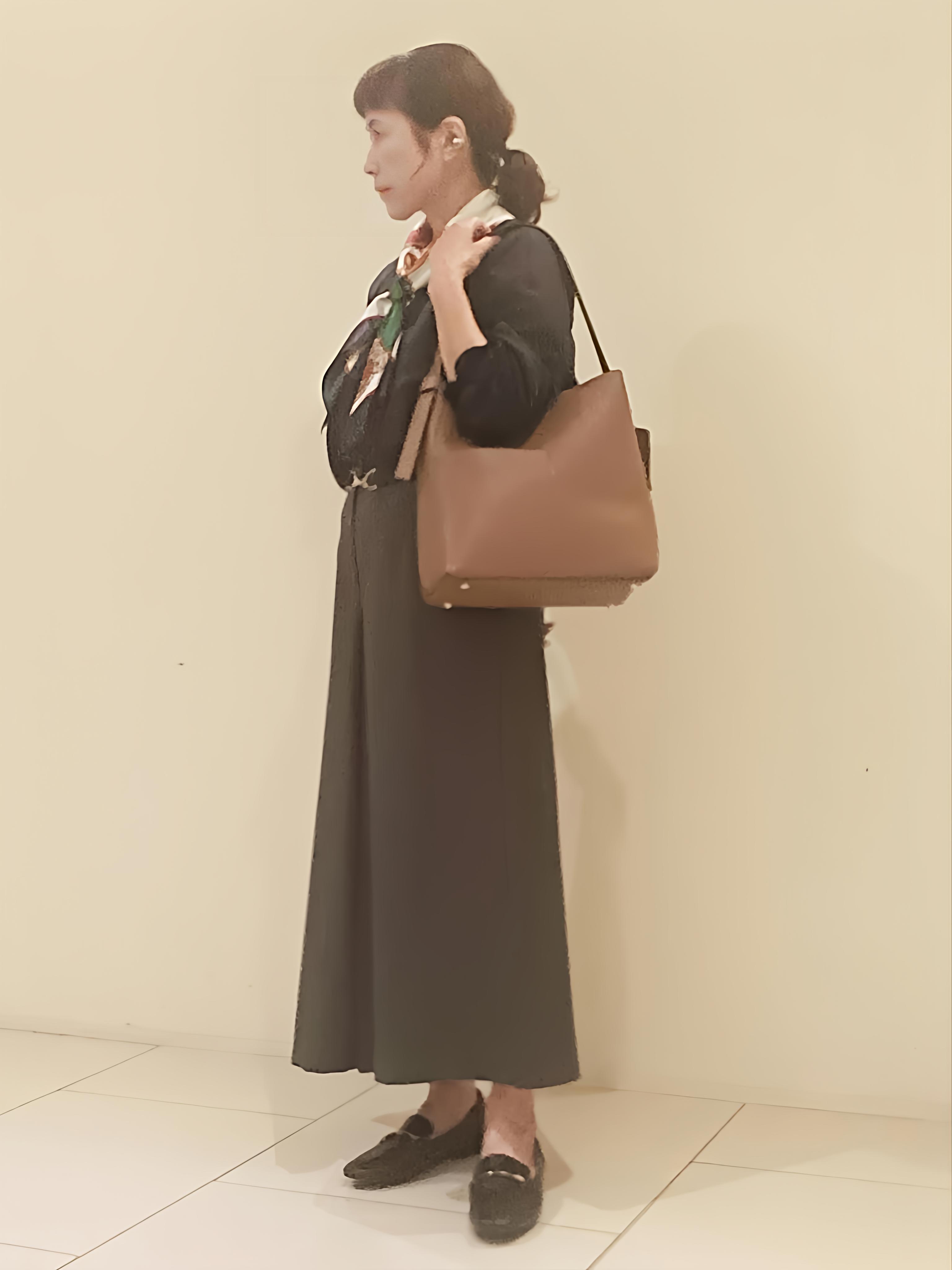 namiさんの「Reflect｜タックデザイン ラグランスリーブブラウス」を使ったコーディネート