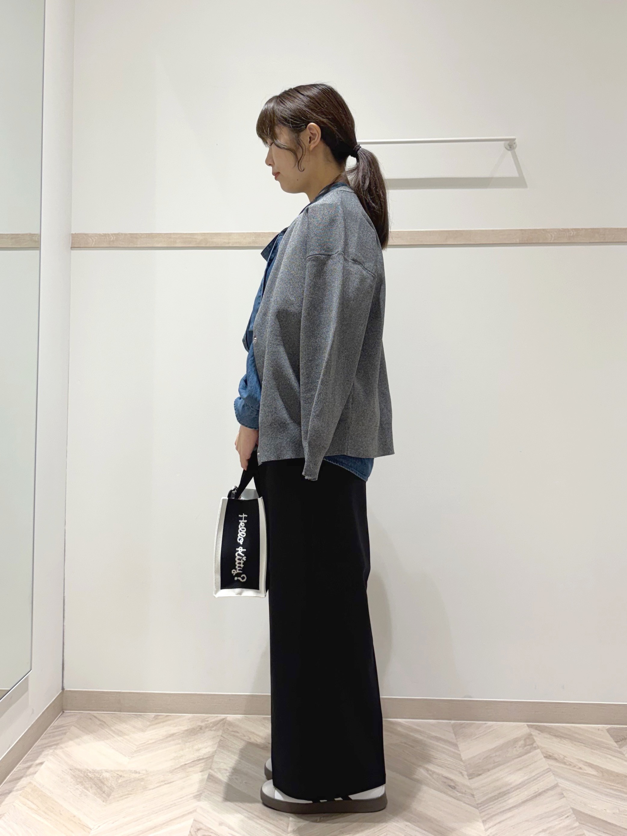 donpiさんの「SHOO･LA･RUE｜【S-LL/洗濯機可】華やぐデニムボウタイリボンシャツ」を使ったコーディネート