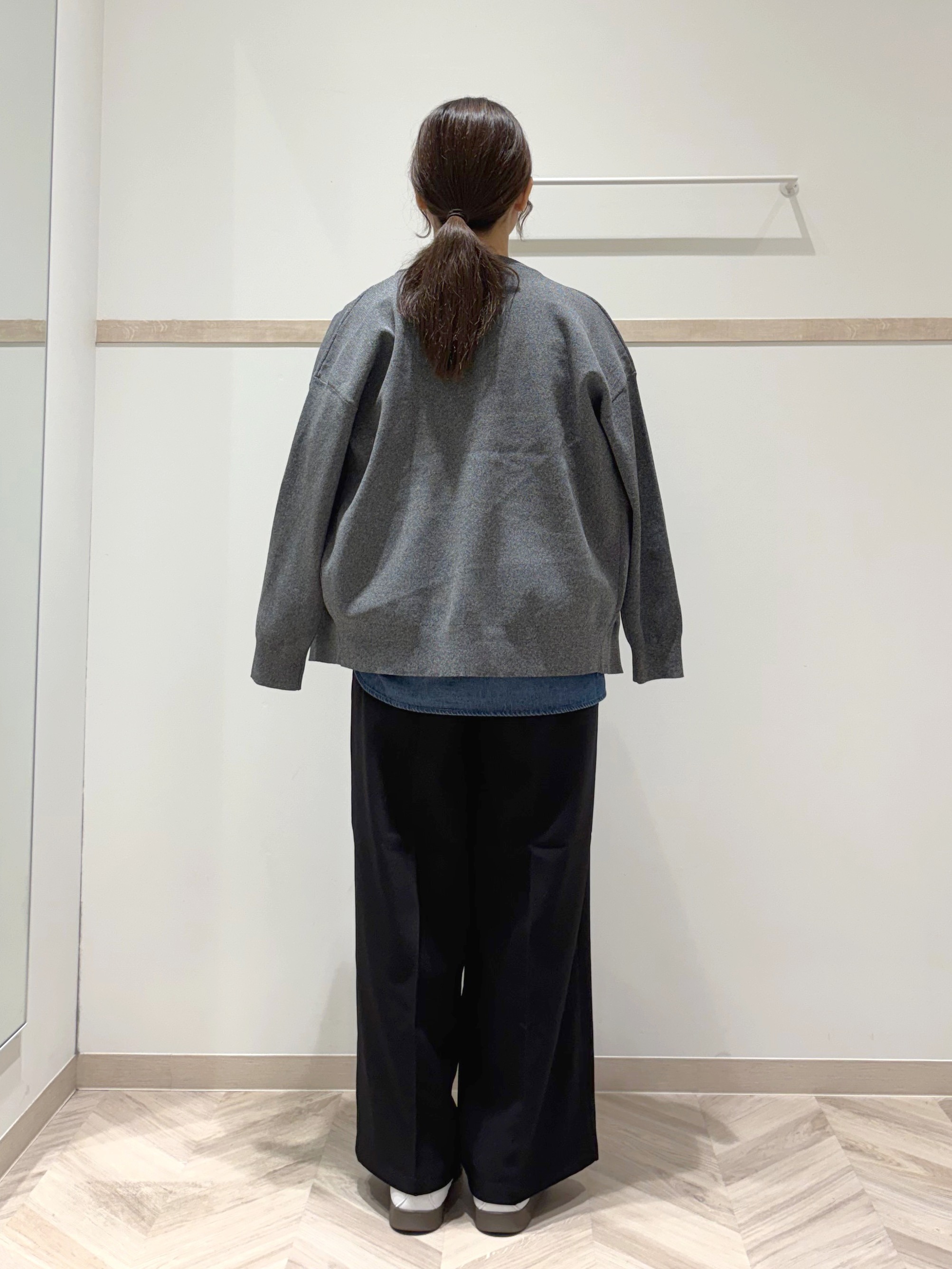 donpiさんの「SHOO･LA･RUE｜【S-LL/洗濯機可】華やぐデニムボウタイリボンシャツ」を使ったコーディネート