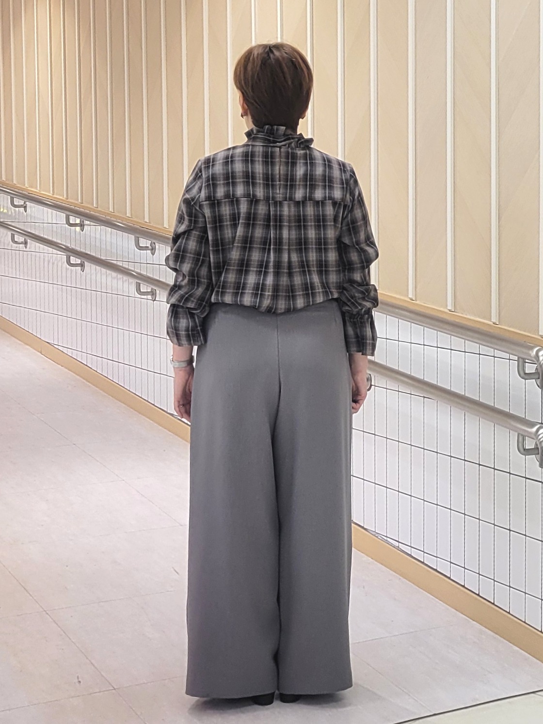 tomoさんの「COUP DE CHANCE｜【手洗い可／日本製】タック入りワイドパンツ」を使ったコーディネート