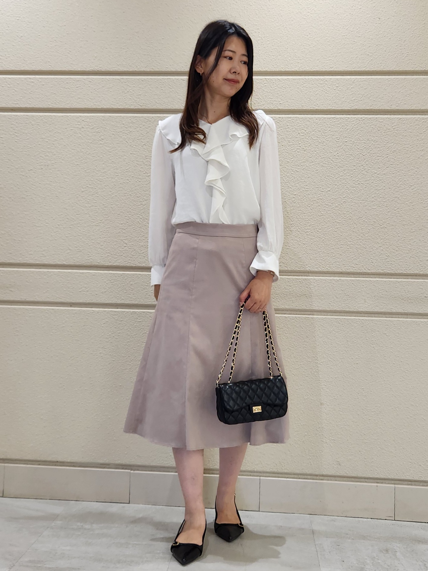 yukaさんの「COUP DE CHANCE｜【手洗い可/日本製】フリルデザインブラウス」を使ったコーディネート