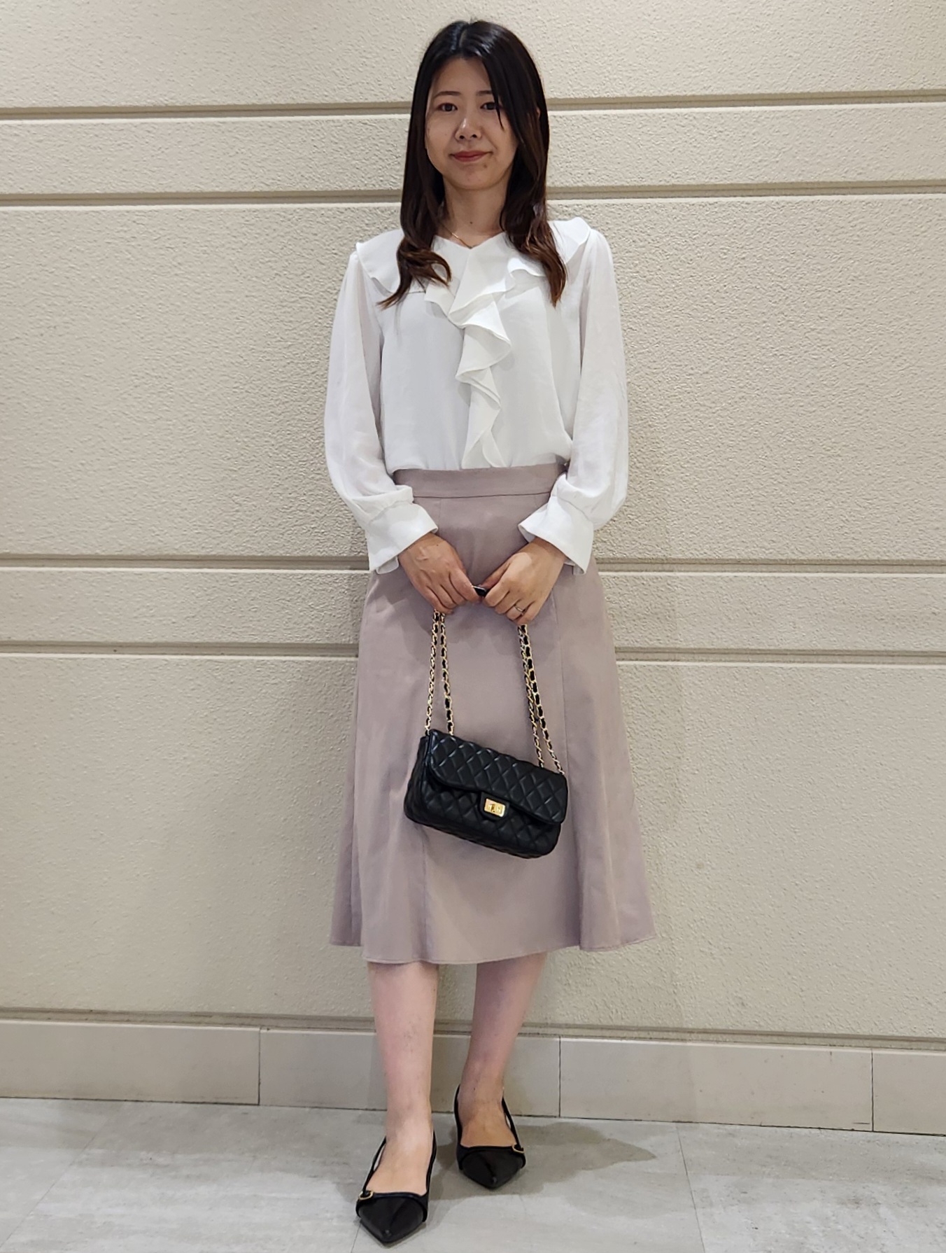 yukaさんの「COUP DE CHANCE｜【手洗い可/日本製】フリルデザインブラウス」を使ったコーディネート