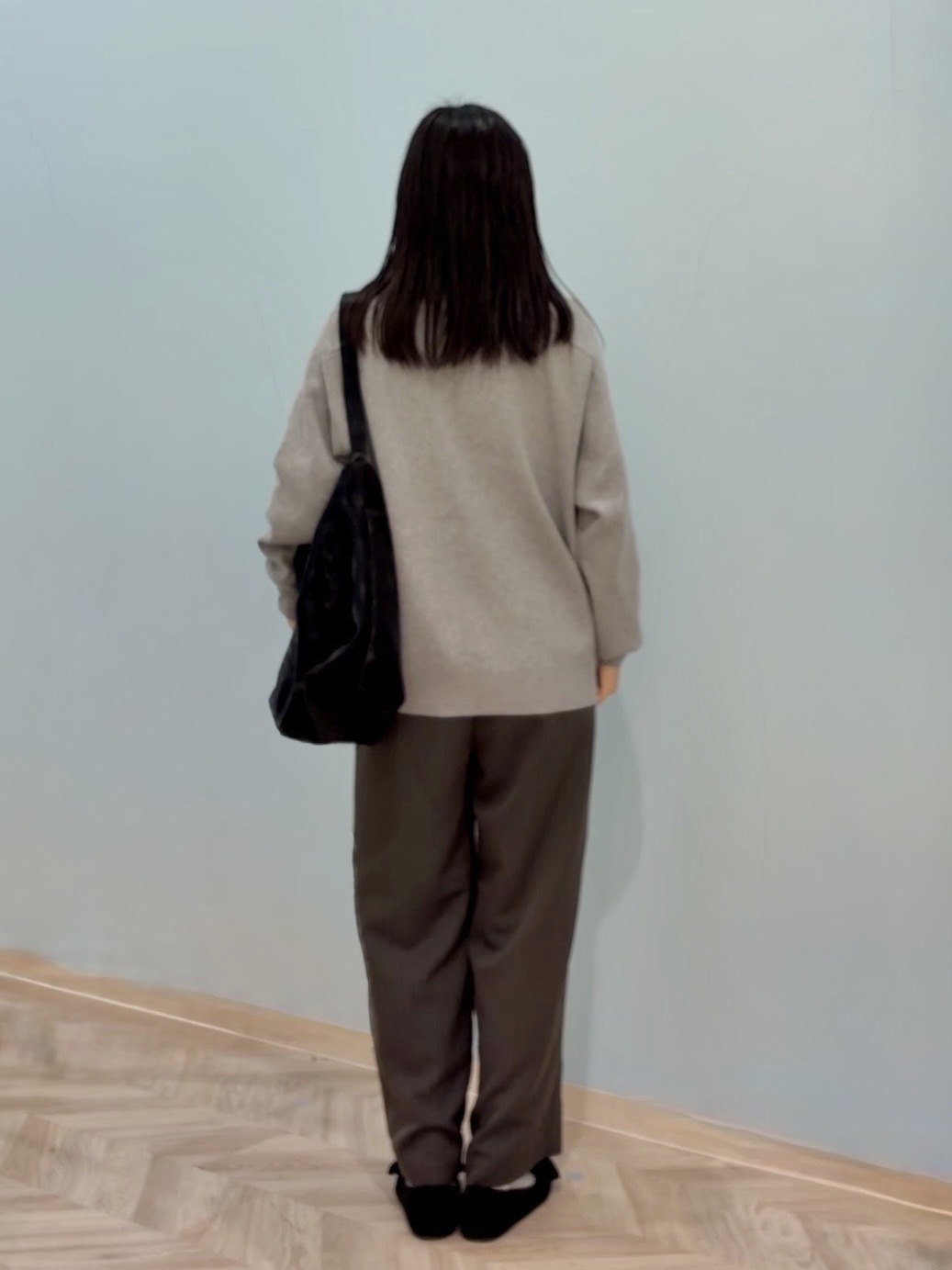 大西直穂さんの「SHOO･LA･RUE｜【毛玉になりにくい/S-LL/洗濯機可/体型カバー】Vネックゆったりカーディガン」を使ったコーディネート