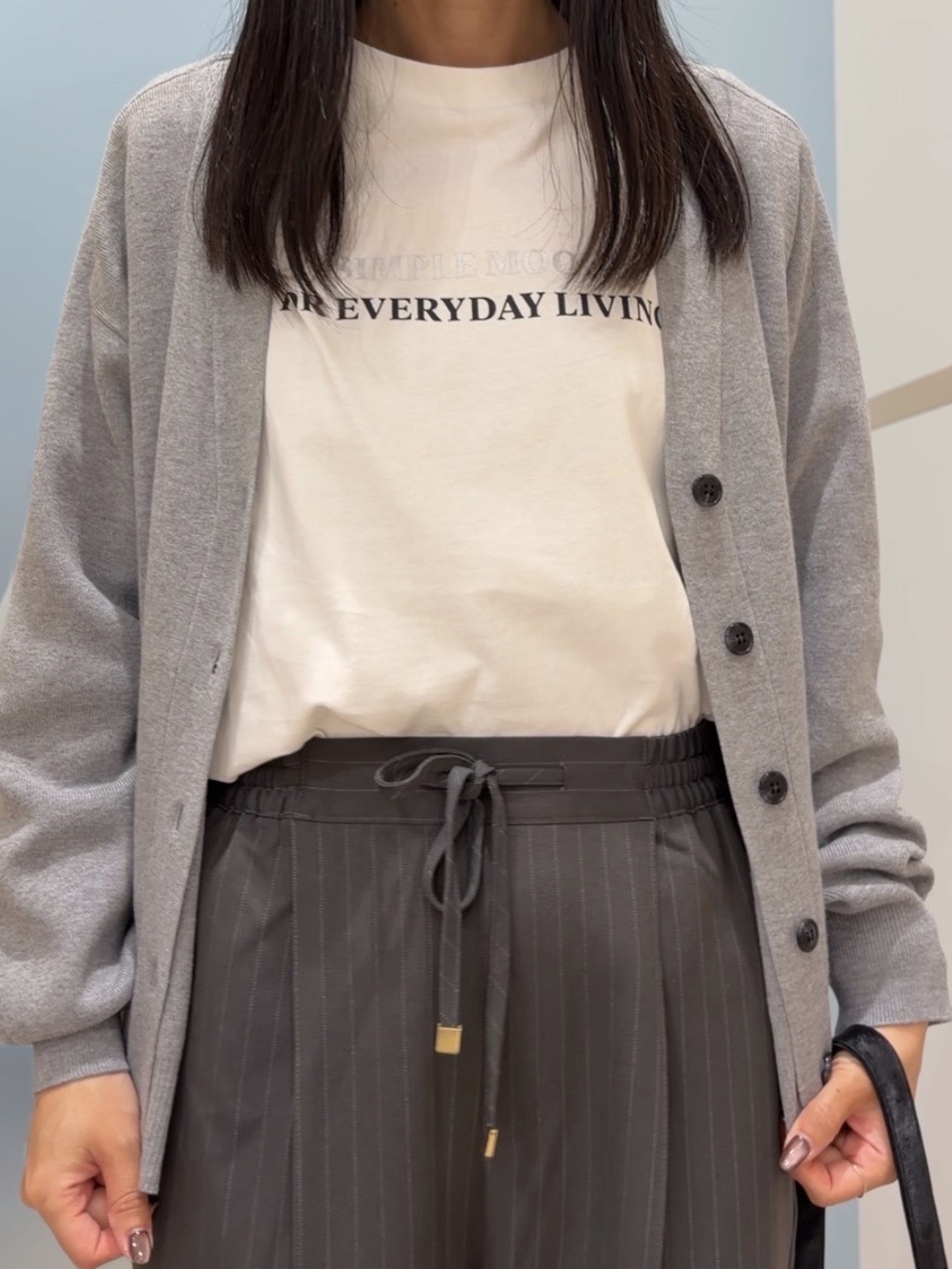 大西直穂さんの「SHOO･LA･RUE｜【毛玉になりにくい/S-LL/洗濯機可/体型カバー】Vネックゆったりカーディガン」を使ったコーディネート