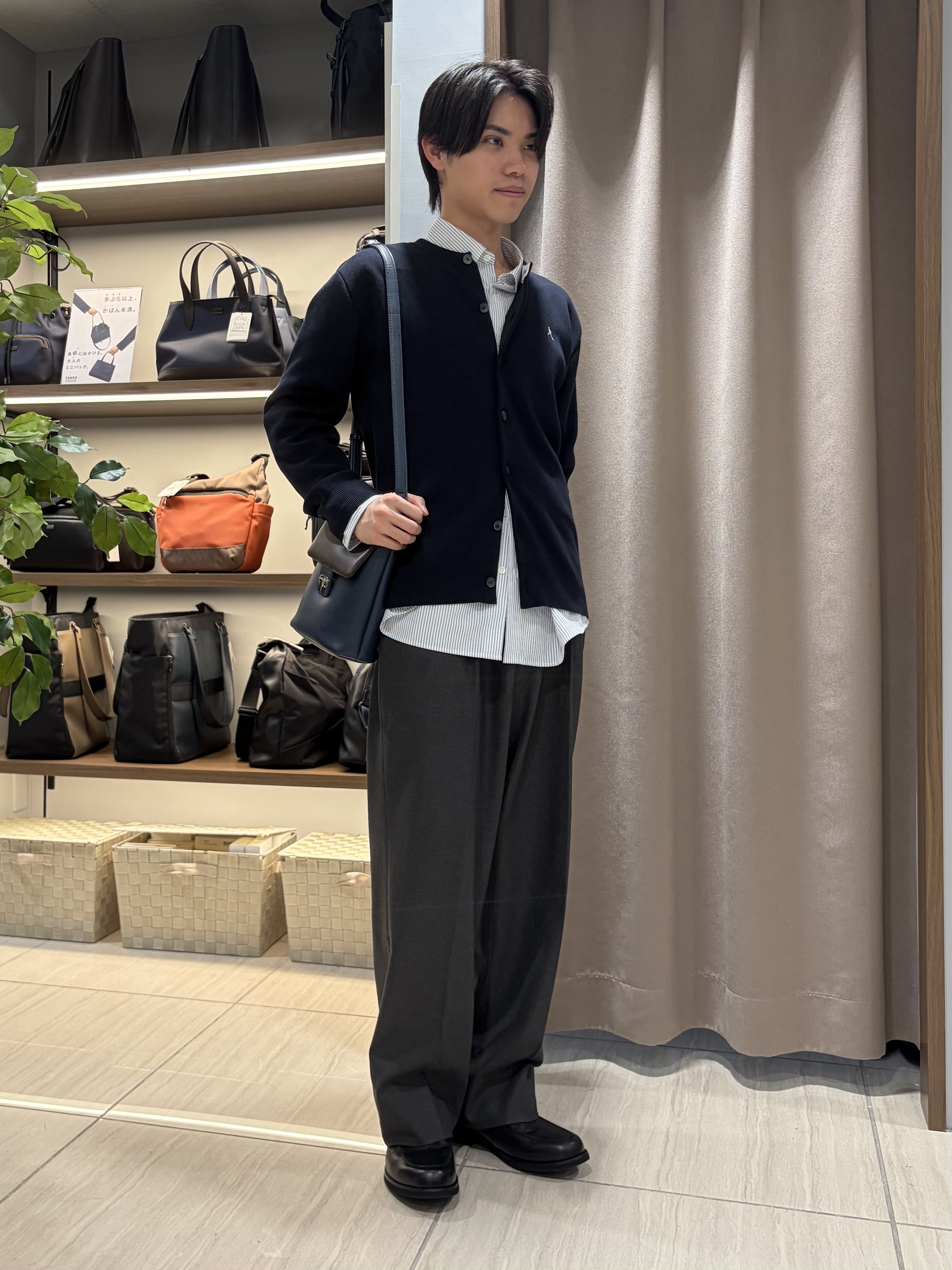 hiroさんの「TAKEO KIKUCHI｜【BOWLER HAT LABEL】日本製クルーネックカーディガン」を使ったコーディネート