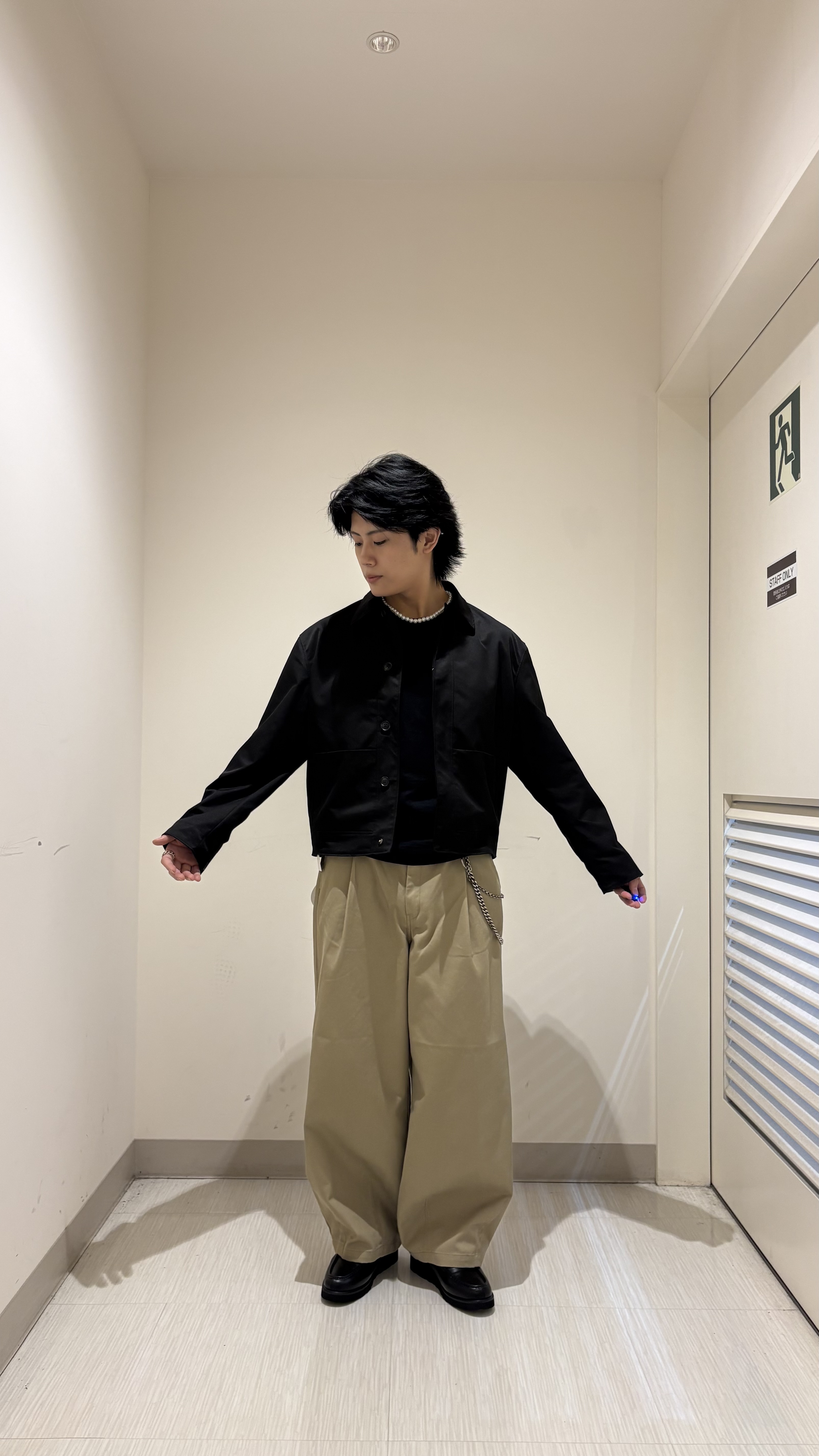 辻一樹さんの「tk.TAKEO KIKUCHI｜ショートカバーオールジャケット」を使ったコーディネート