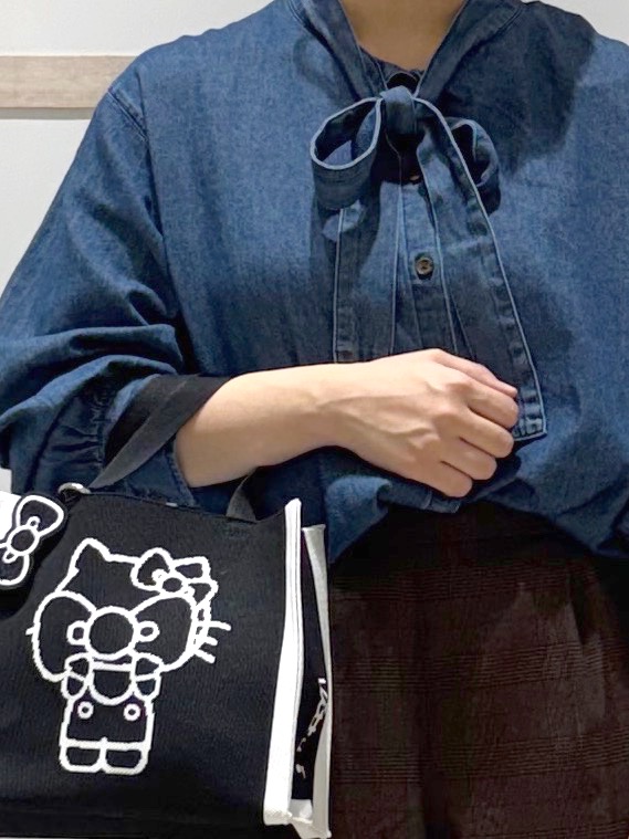 donpiさんの「SHOO･LA･RUE｜【S-LL/洗濯機可】華やぐデニムボウタイリボンシャツ」を使ったコーディネート