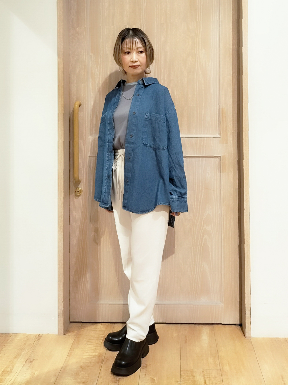 YUKIさんの「SHOO･LA･RUE｜【洗濯機可】ふわふわフェザーⅤネックカーディガン」を使ったコーディネート