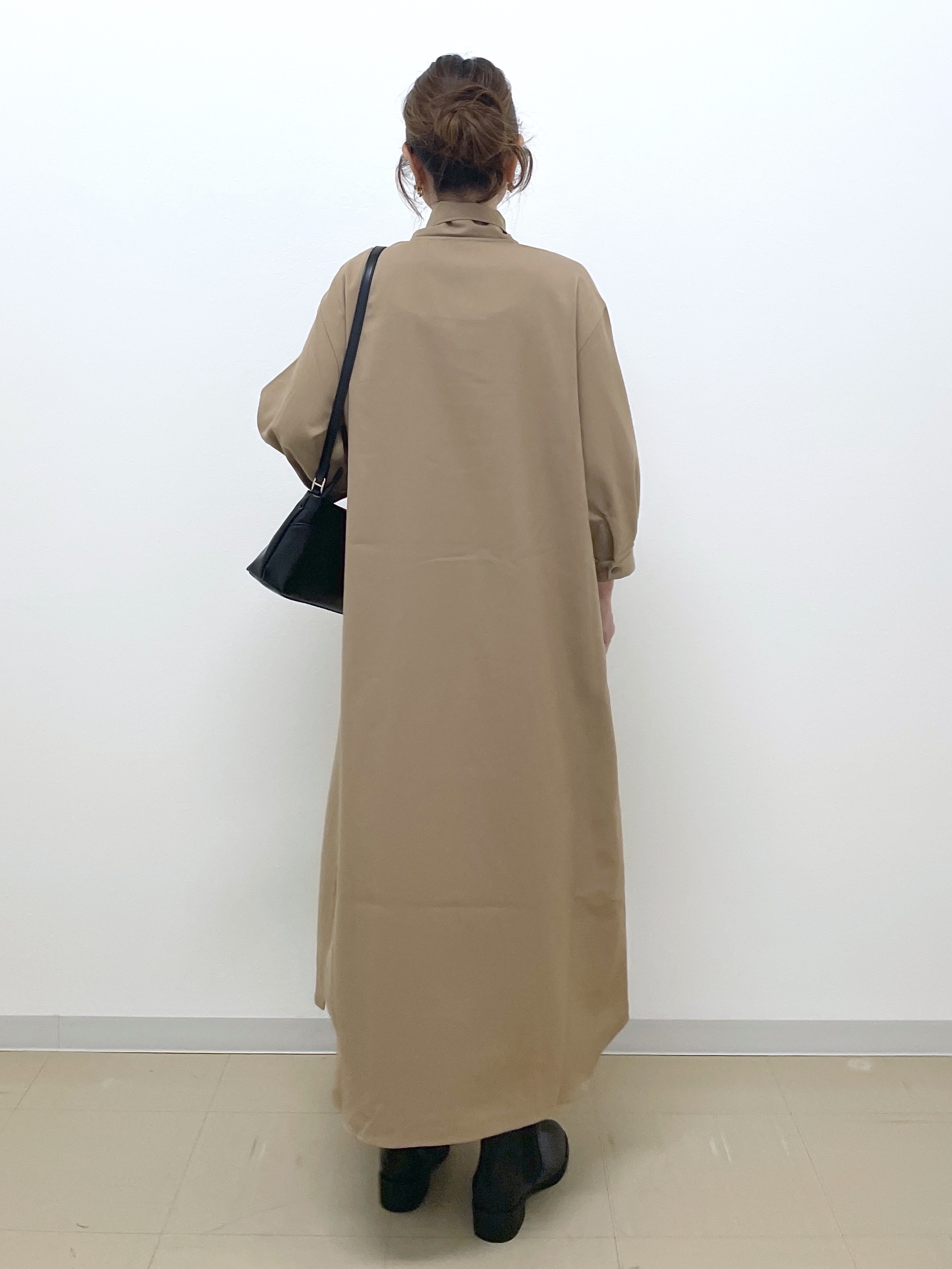 Akiさんの「OPAQUE.CLIP｜【森絵梨佳さん着用】ボウタイ付きシャツワンピース《洗濯機OK》」を使ったコーディネート