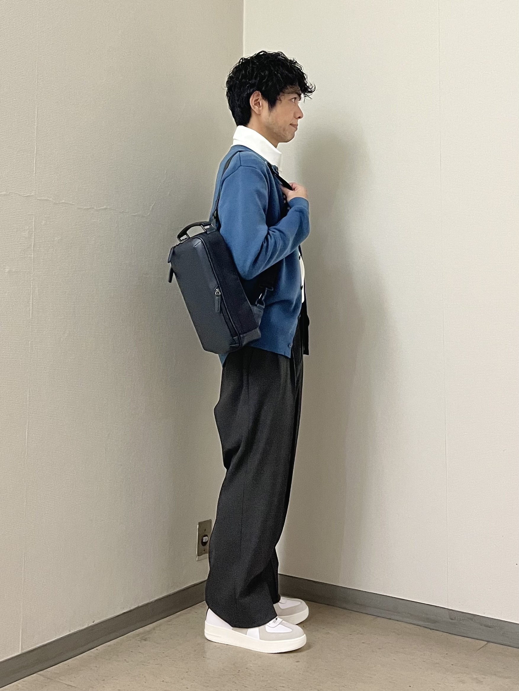 URAさんの「TAKEO KIKUCHI｜【BOWLER HAT LABEL】日本製クルーネックカーディガン」を使ったコーディネート