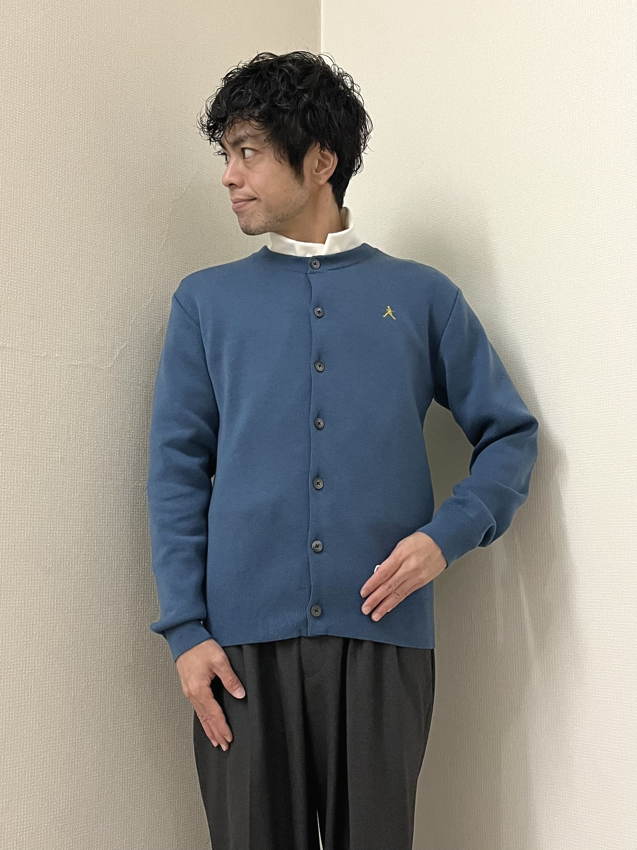 URAさんの「TAKEO KIKUCHI｜【BOWLER HAT LABEL】日本製クルーネックカーディガン」を使ったコーディネート