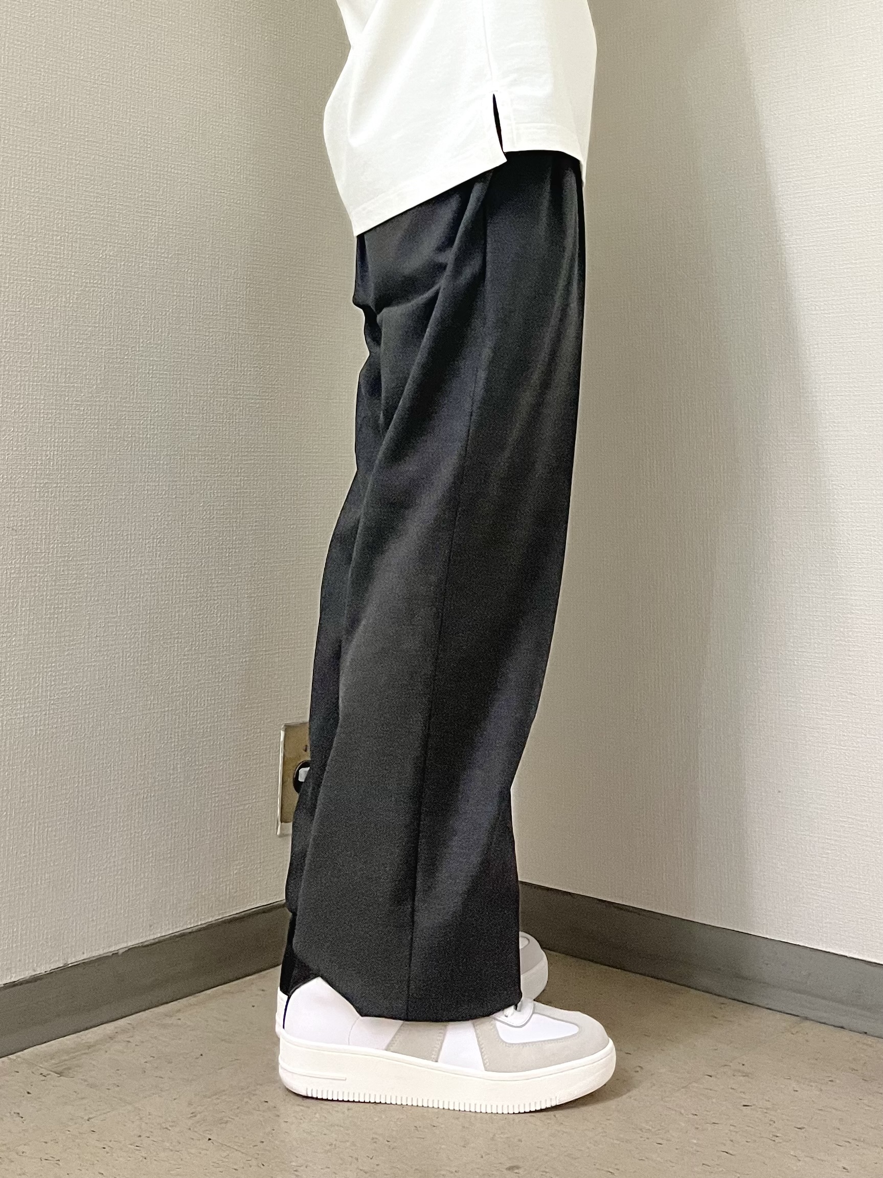 URAさんの「TAKEO KIKUCHI｜【BOWLER HAT LABEL】日本製クルーネックカーディガン」を使ったコーディネート