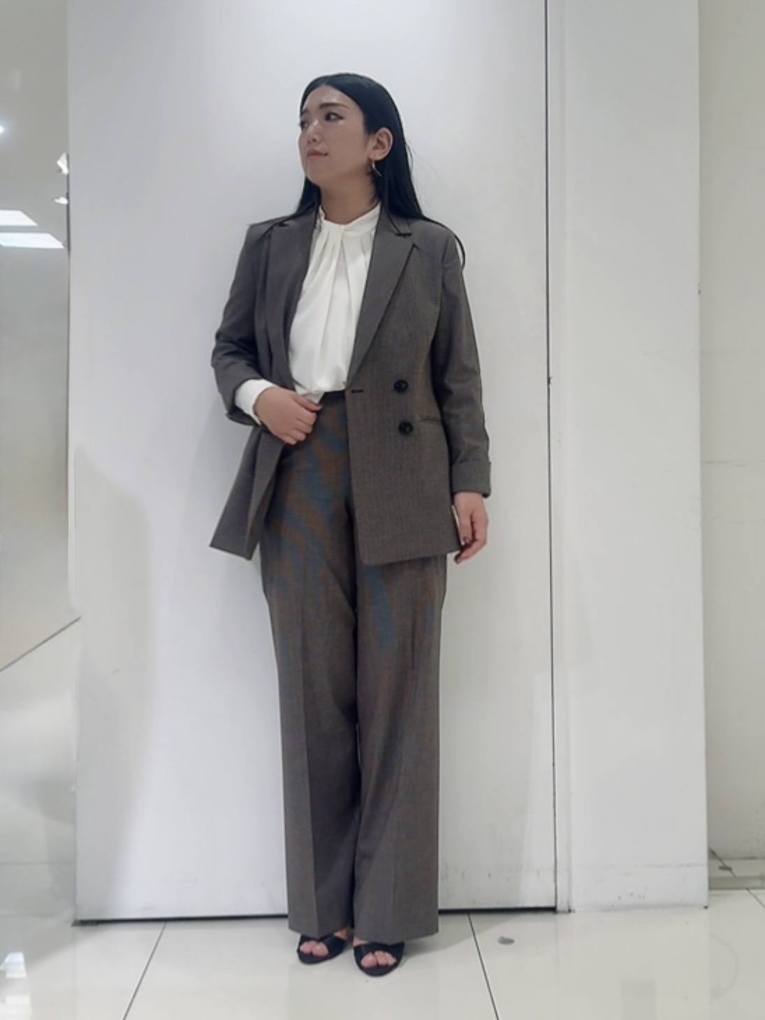 なかじさんの「UNTITLED｜【セットアップ可/秋羽織り/お仕事スーツ】ウールブレンドダブルジャケット」を使ったコーディネート