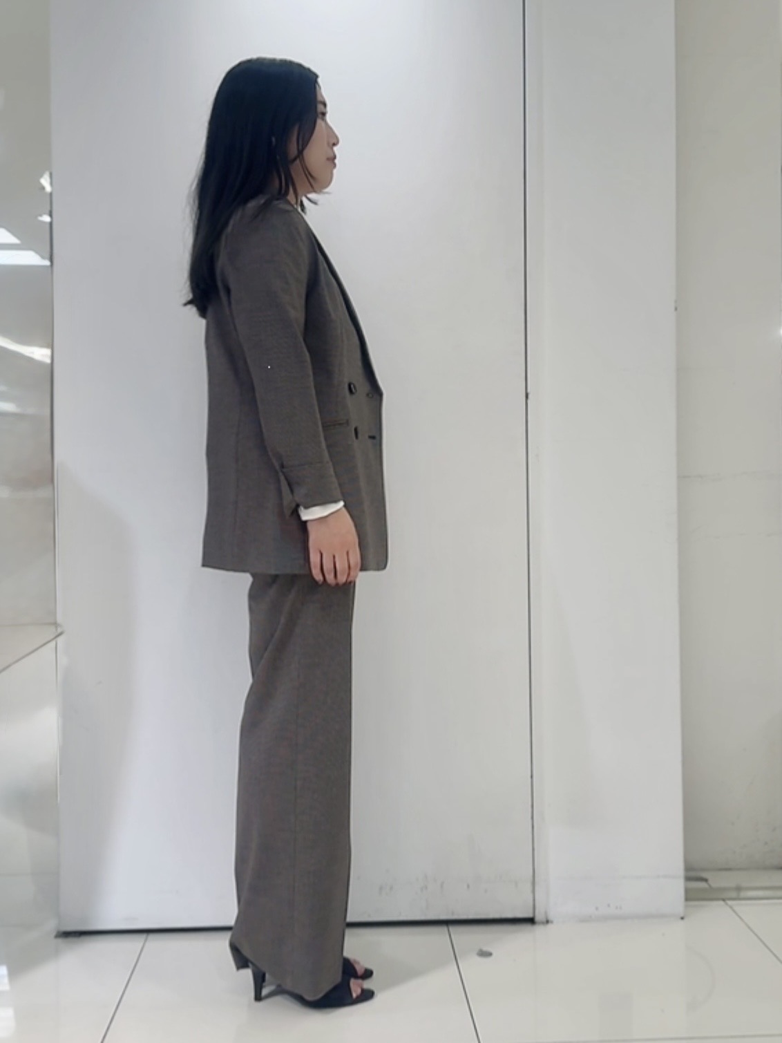 なかじさんの「UNTITLED｜【セットアップ可/秋羽織り/お仕事スーツ】ウールブレンドダブルジャケット」を使ったコーディネート