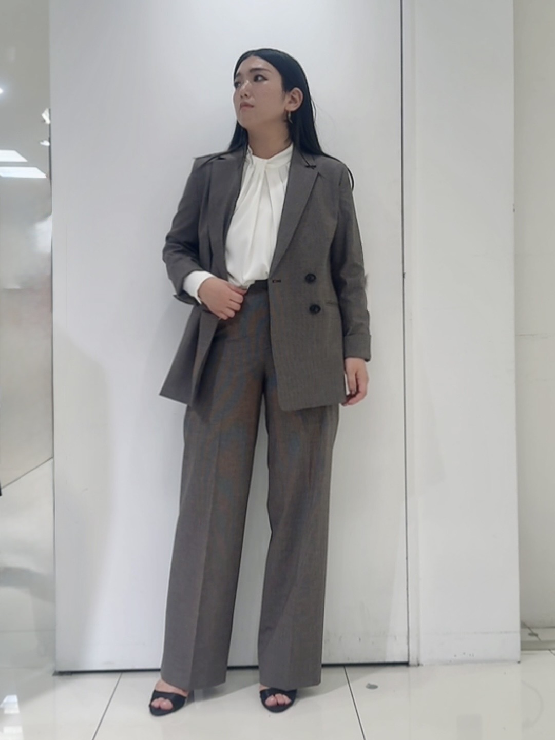 なかじさんの「UNTITLED｜【セットアップ可/秋羽織り/お仕事スーツ】ウールブレンドダブルジャケット」を使ったコーディネート
