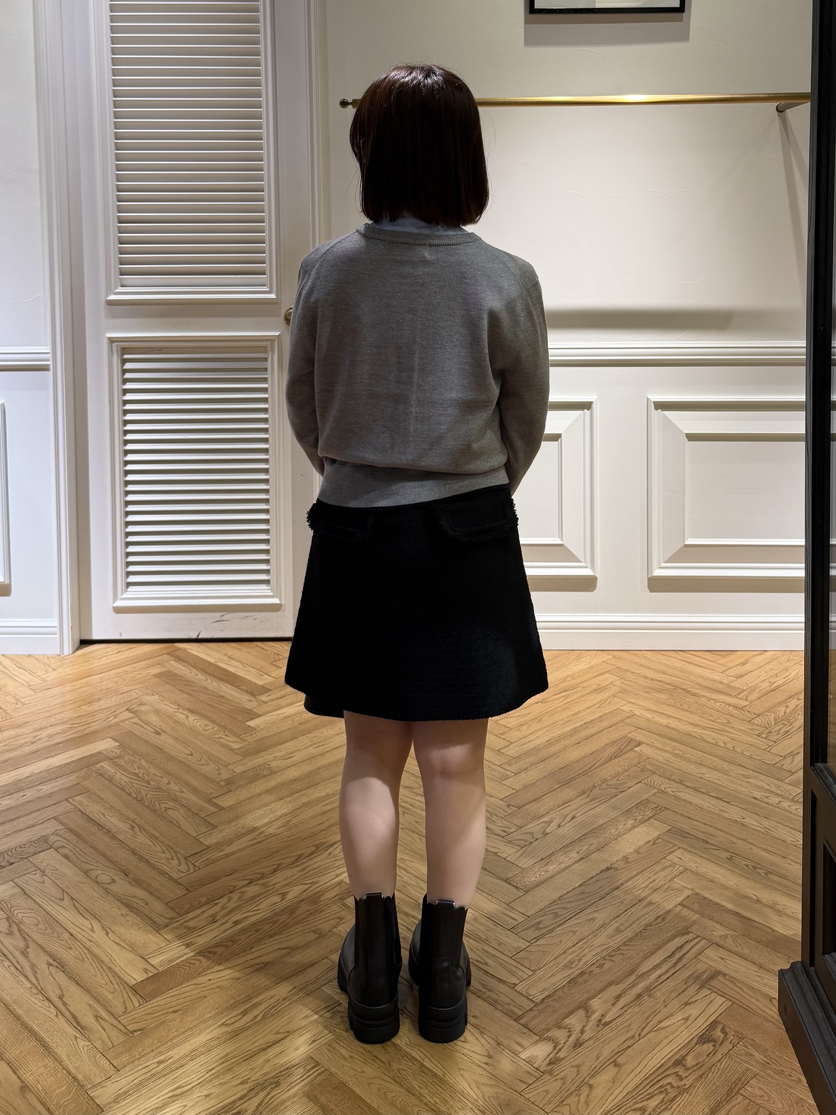 つじ まこさんの「DRESSTERIOR｜ゼニアバル―ファキャッシュウールクルーネックカーディガン」を使ったコーディネート