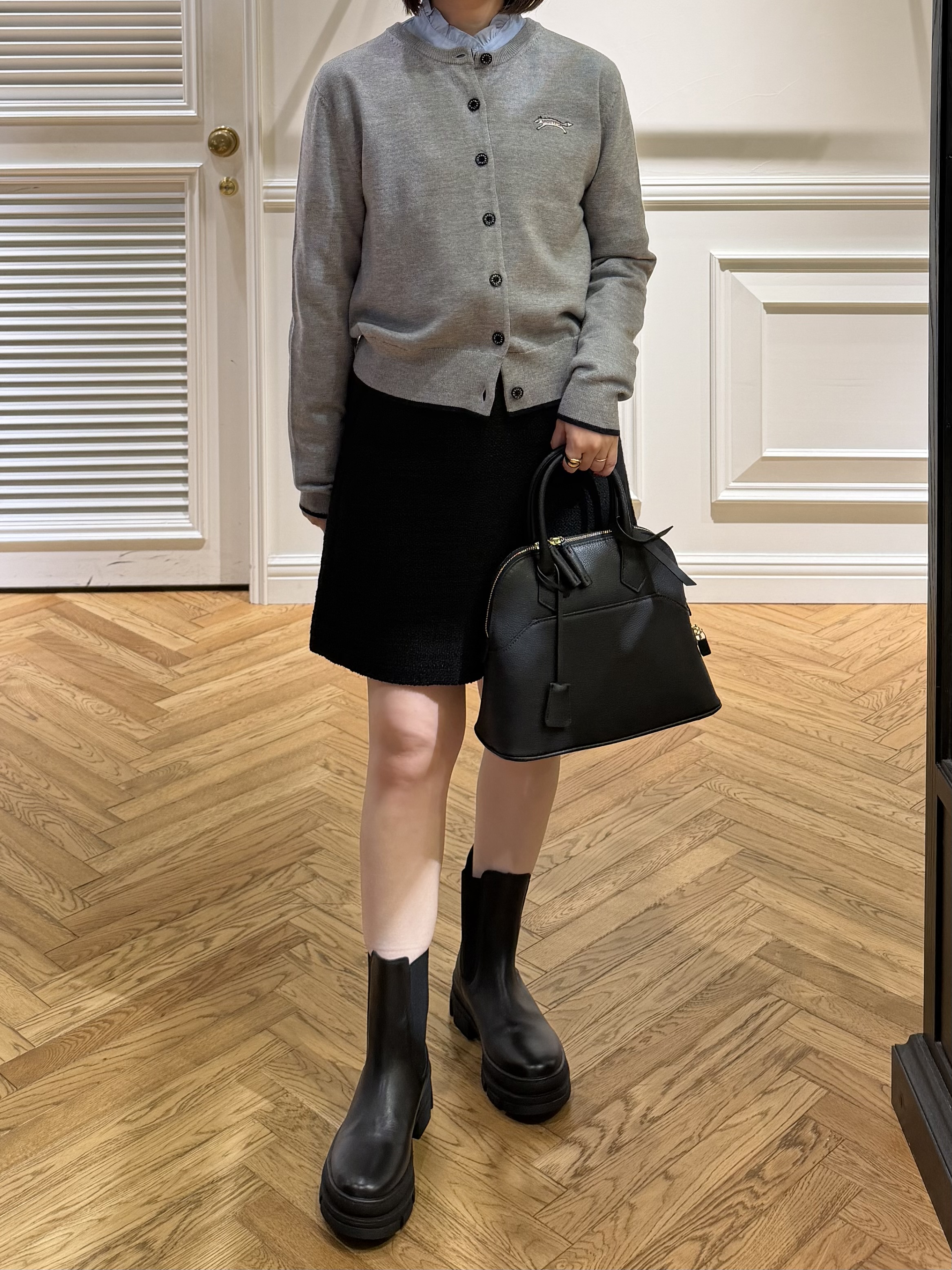 つじ まこさんの「DRESSTERIOR｜ゼニアバル―ファキャッシュウールクルーネックカーディガン」を使ったコーディネート