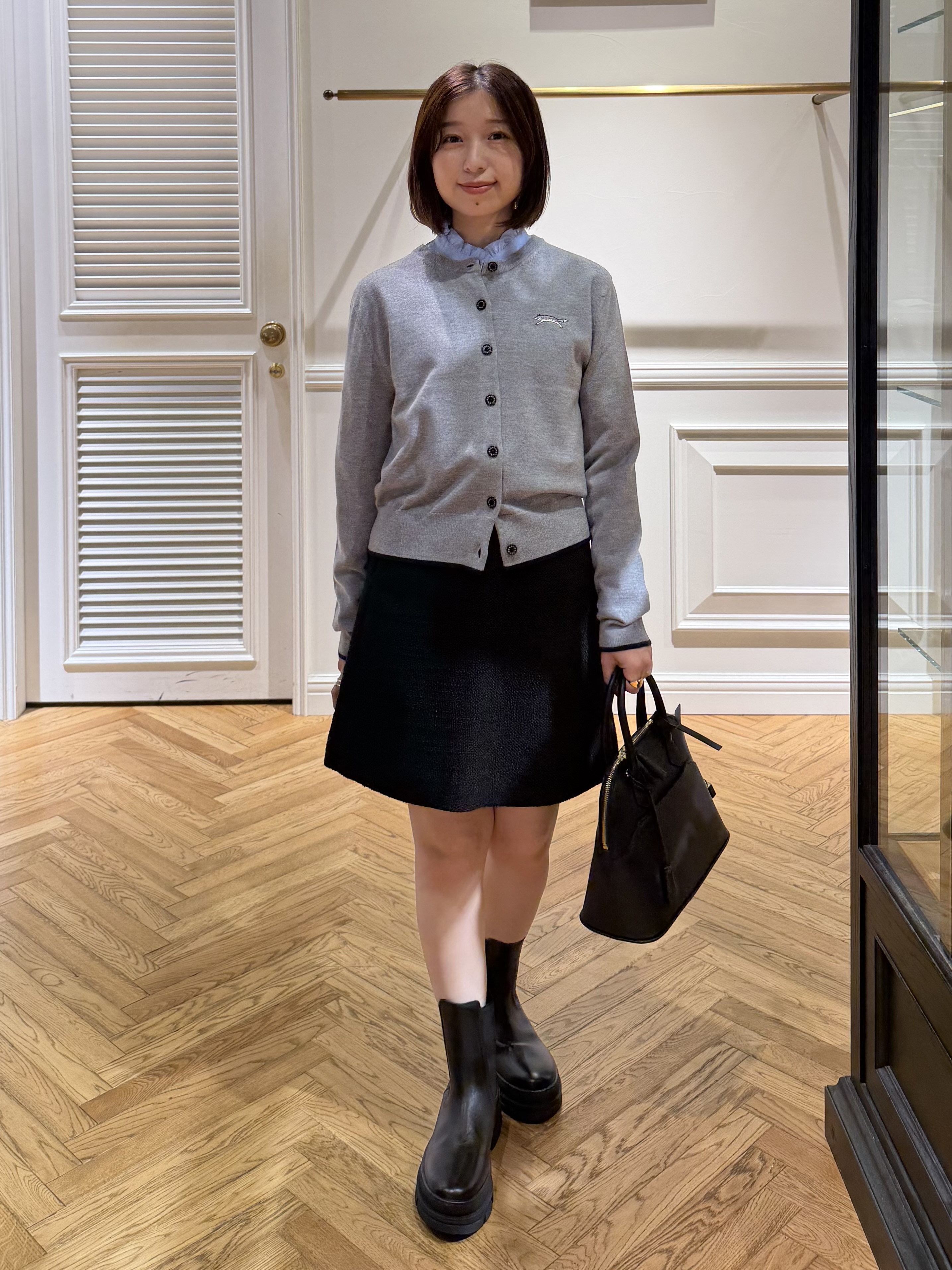 つじ まこさんの「DRESSTERIOR｜ゼニアバル―ファキャッシュウールクルーネックカーディガン」を使ったコーディネート