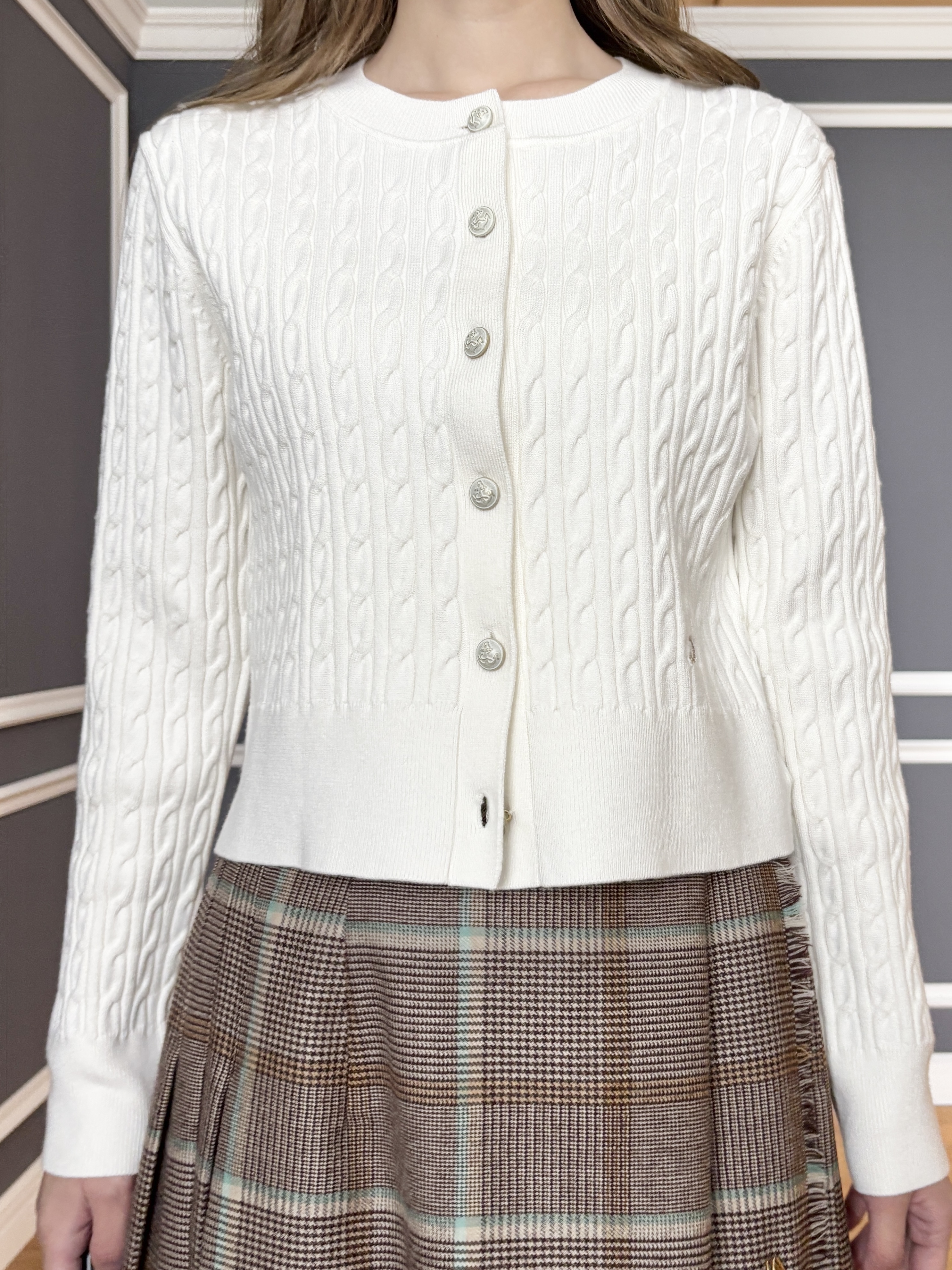 清水夏姫さんの「DRESSTERIOR｜チェックベルテッドプリーツスカート」を使ったコーディネート