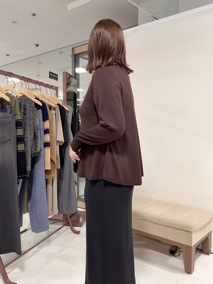 YUIさんの「UNTITLED｜【きれいに体型カバー/8色展開】Aラインシルエットニットプルオーバー」を使ったコーディネート
